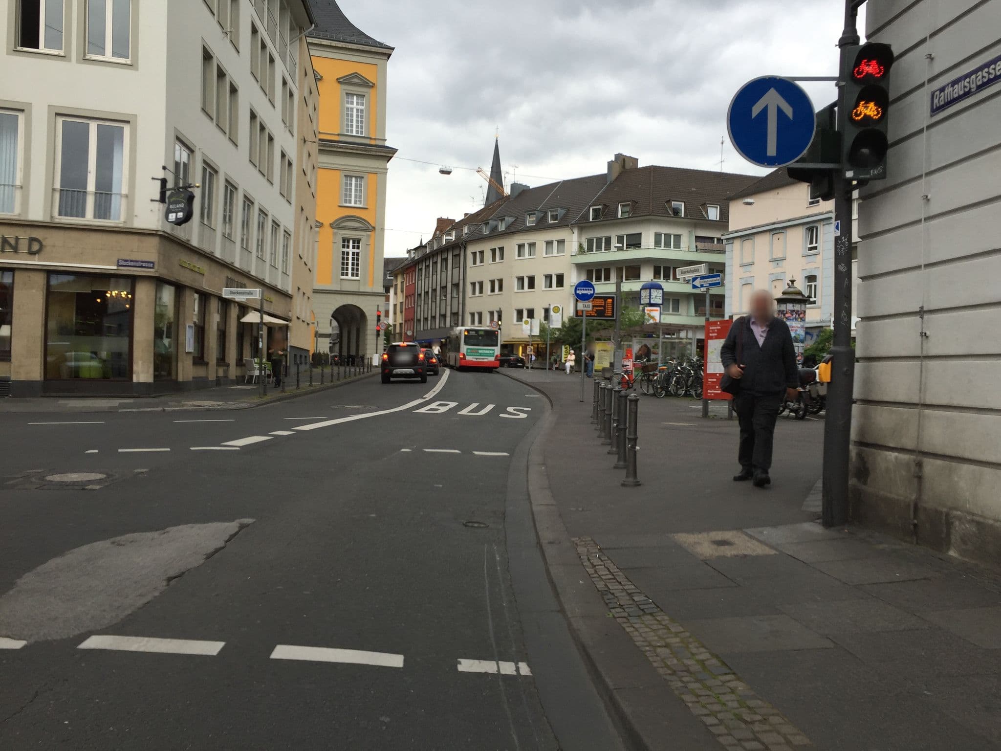 Street view near Hotel Löhndorf, Bonn — © thomasrosen (CC BY-SA · Mapillary)