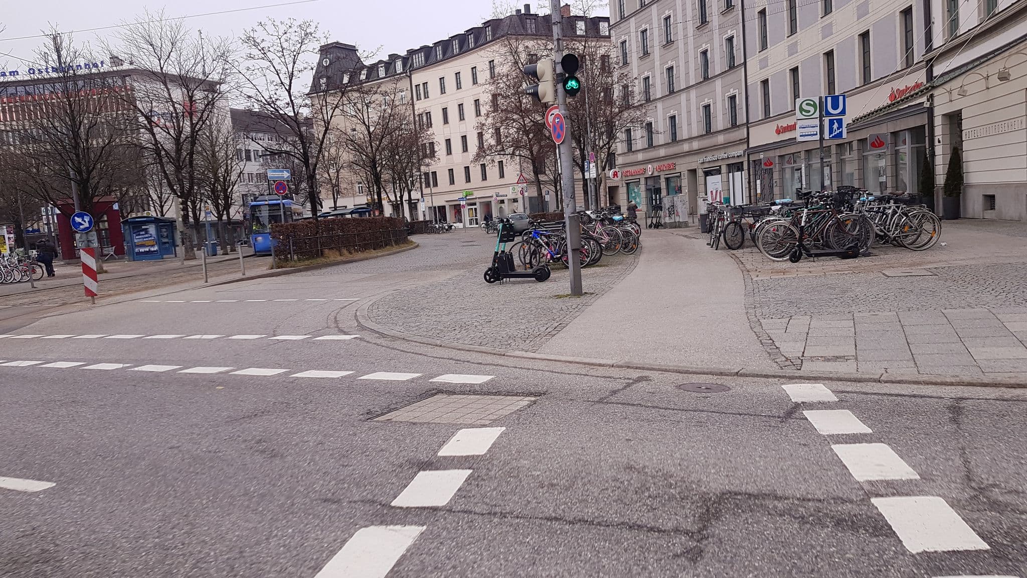 Street view near MOMA1890, Munich — © thomas_munichways (CC BY-SA · Mapillary)