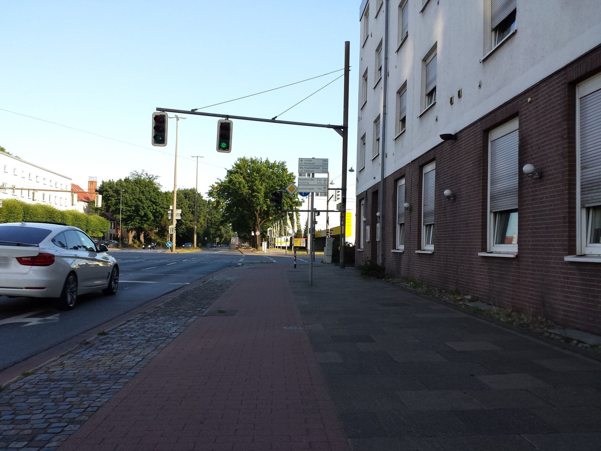 Street view near TRYP Bremen Airport, Bremen — © hubert87 (CC BY-SA · Mapillary)