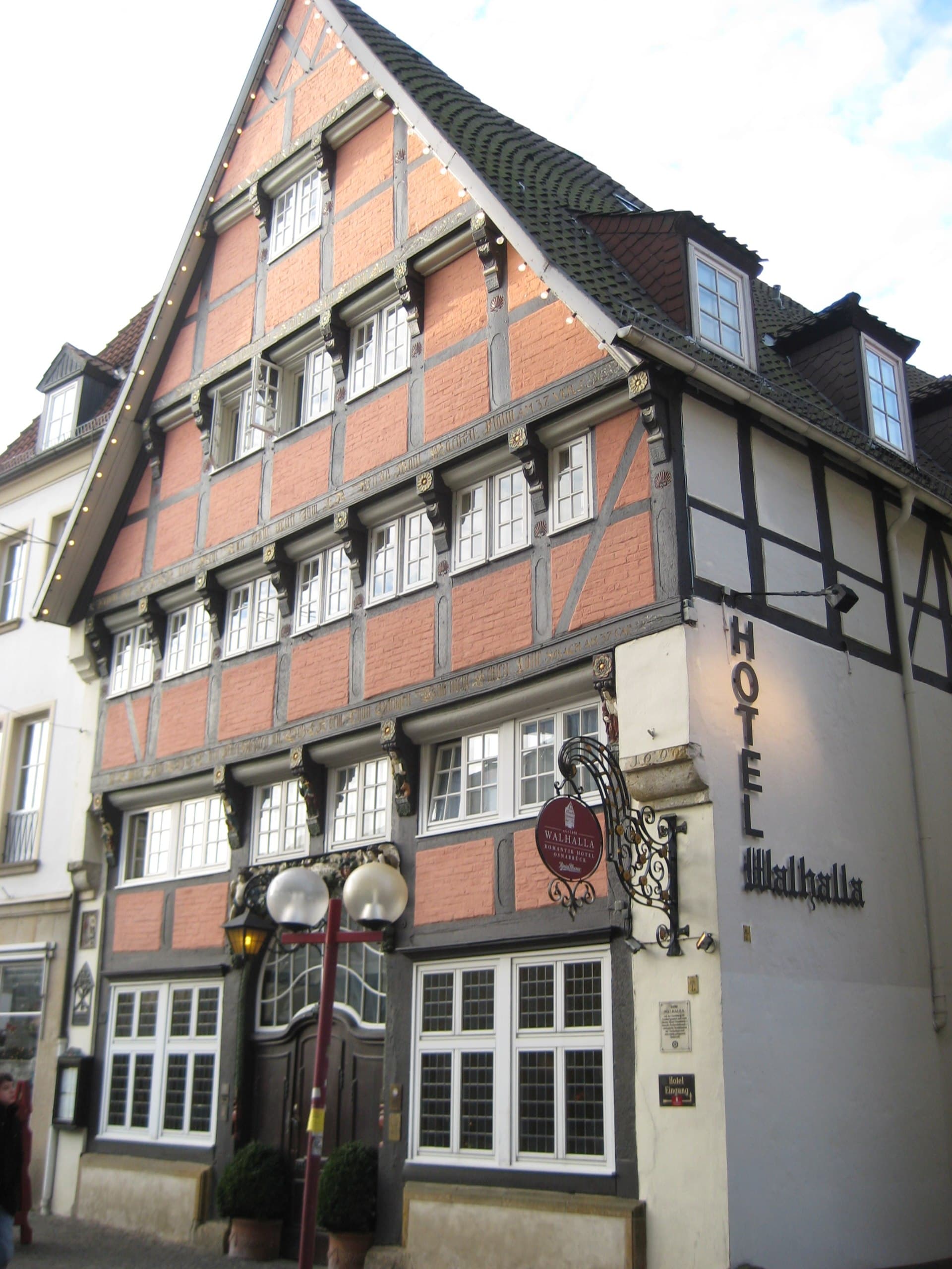 Romantikhotel Walhalla (via Wikimedia Commons, CC BY-SA 3.0)