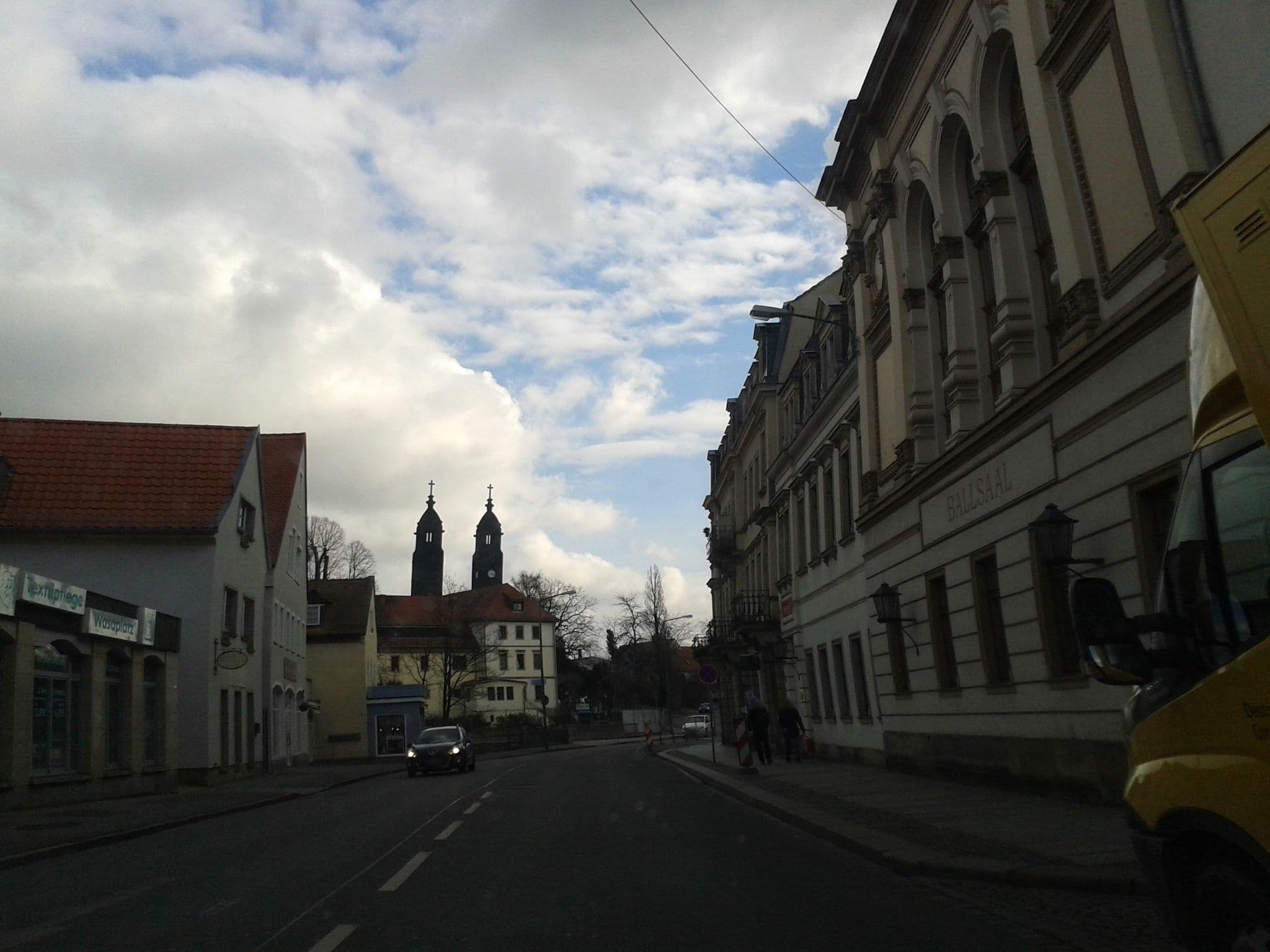 Street view near Dormero Hotel Königshof, Dresden — © thomas (CC BY-SA · Mapillary)