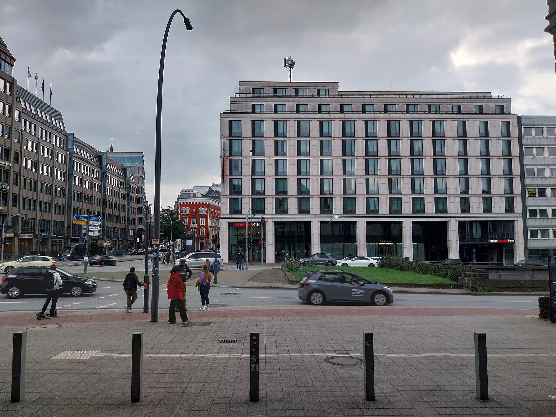 IntercityHotel Hamburg Hauptbahnhof (via Wikimedia Commons, CC BY 4.0)
