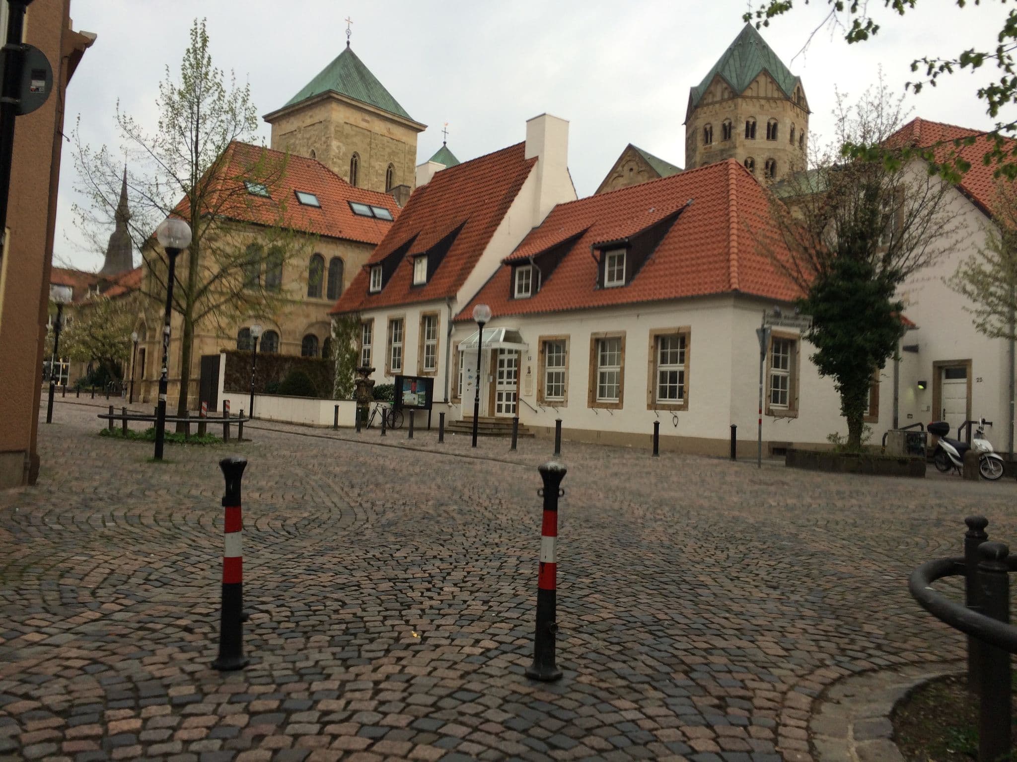 Street view near Dom-Hotel, Osnabrück — © davidak (CC BY-SA · Mapillary)