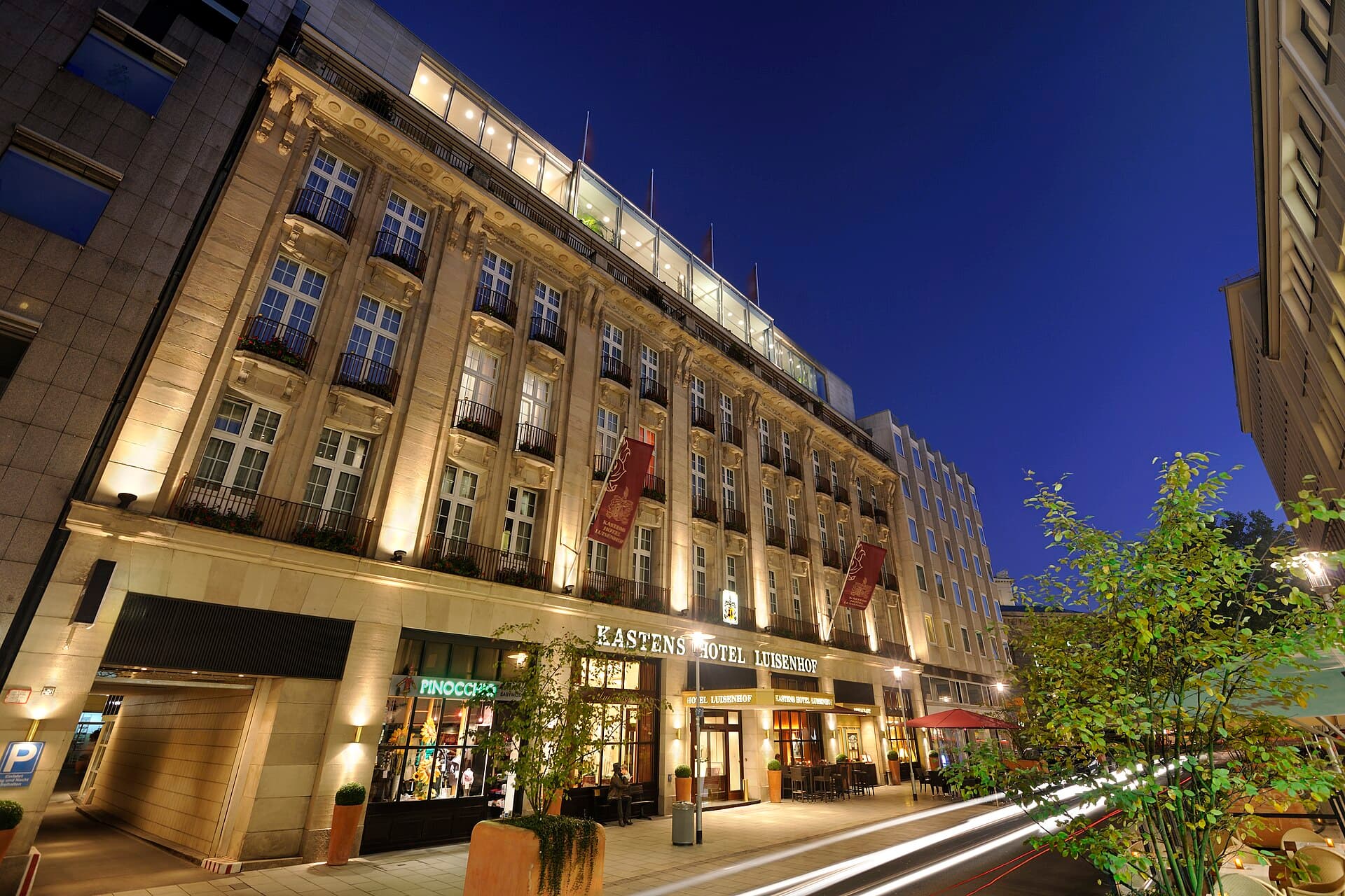 Kastens Hotel Luisenhof (via Wikimedia Commons, CC BY-SA 3.0)