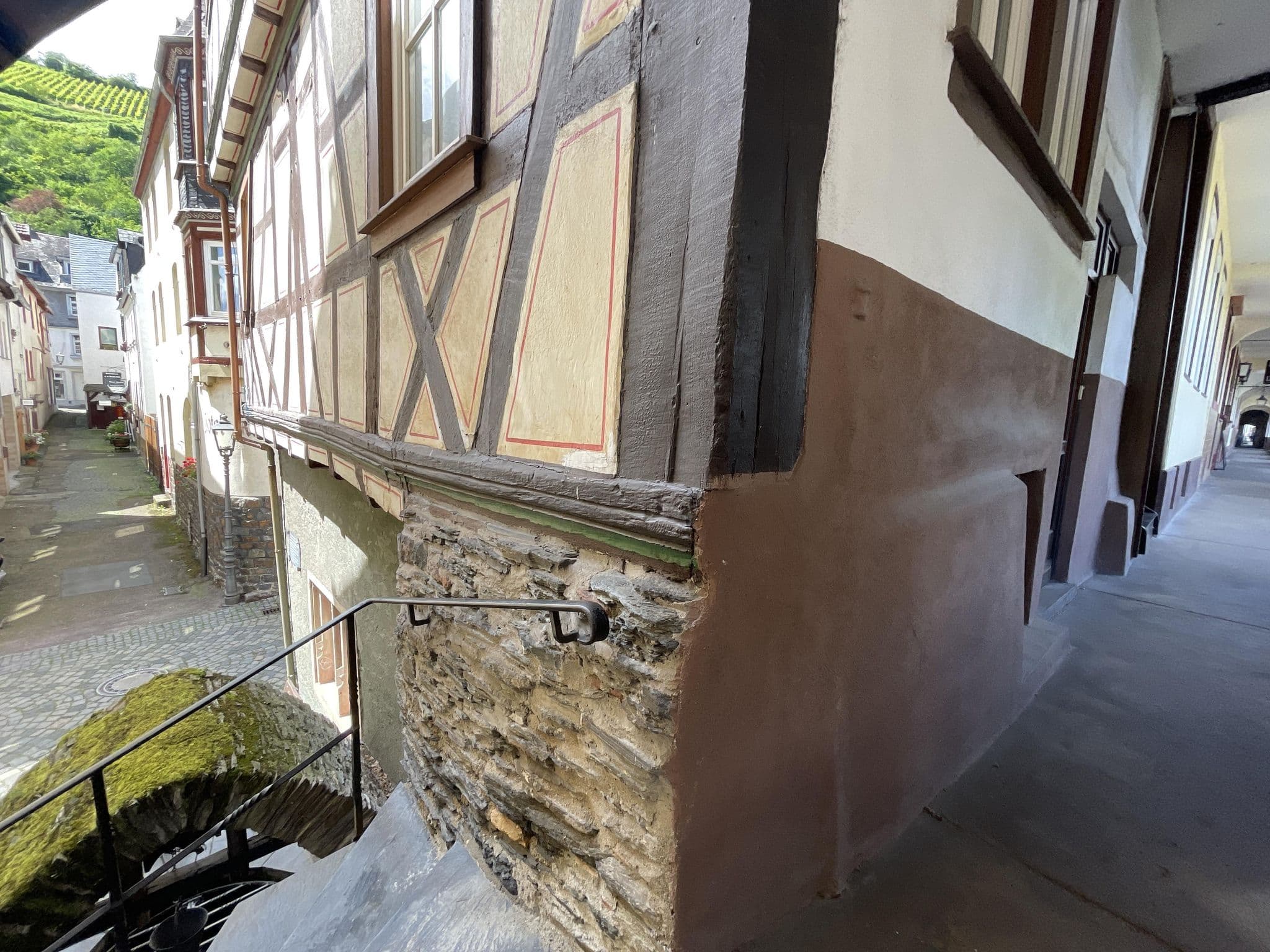 Street view near Hotel Hillen, Bacharach — © zandu (CC BY-SA · Mapillary)