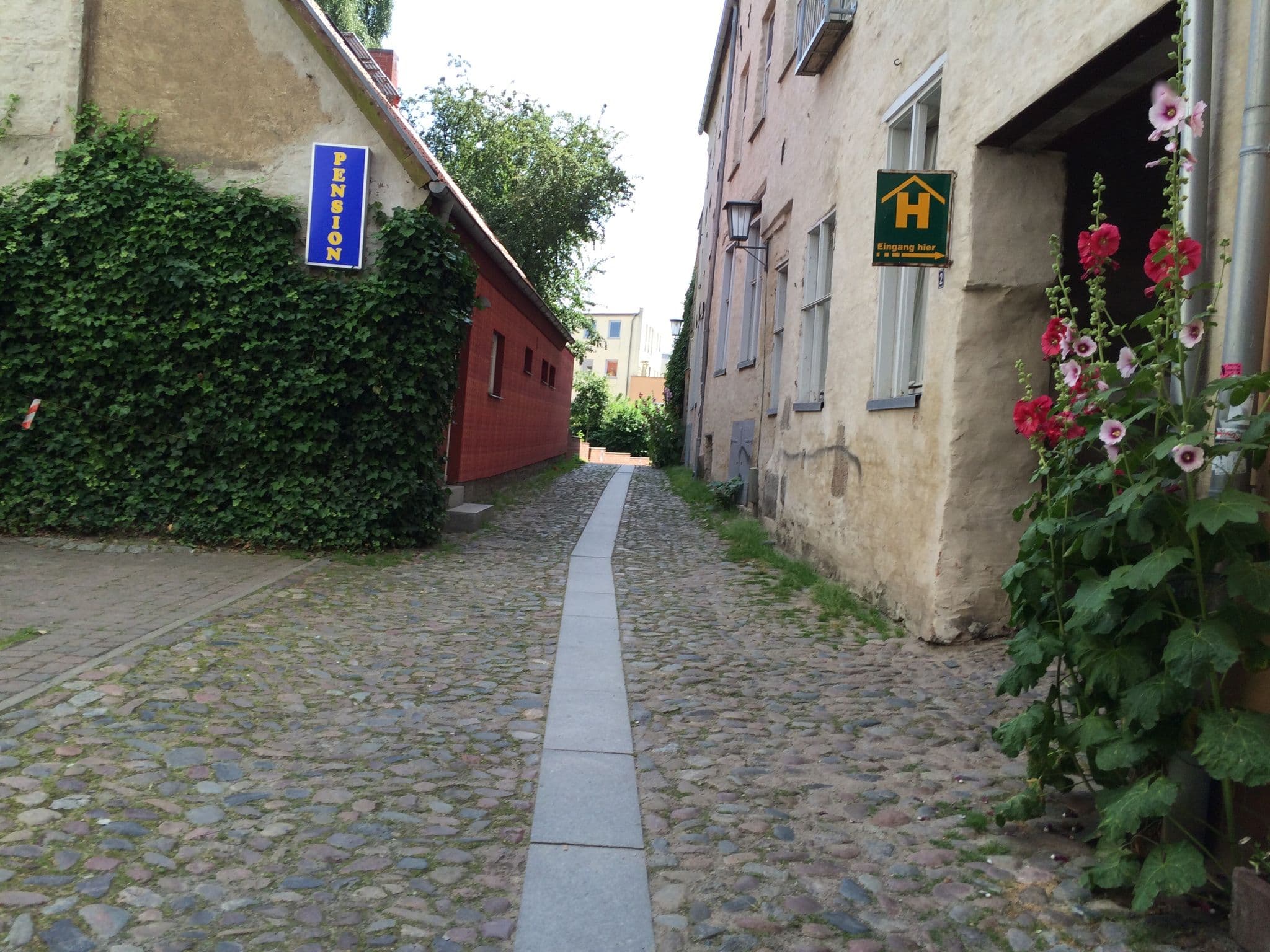 Street view near Pension "Zur Fährbrücke", Stralsund — © hajak (CC BY-SA · Mapillary)
