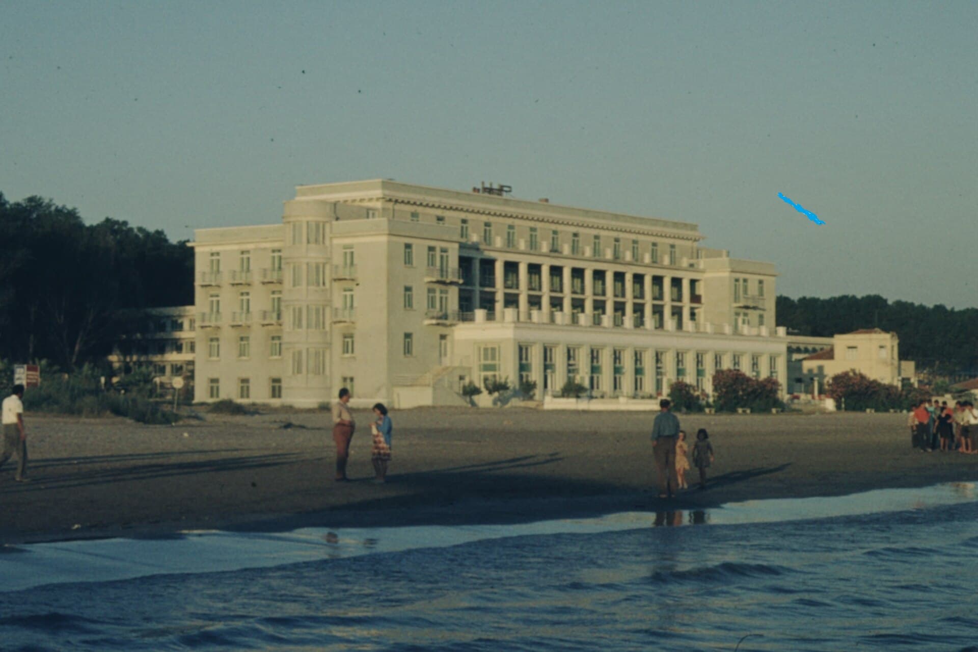 Hotel Adriatik (via Wikimedia Commons, CC BY-SA 4.0)