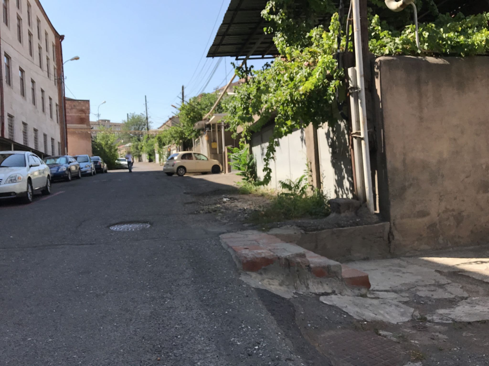 Street view near "Cascade" Hostel, Kentron — © thepriben (CC BY-SA · Mapillary)