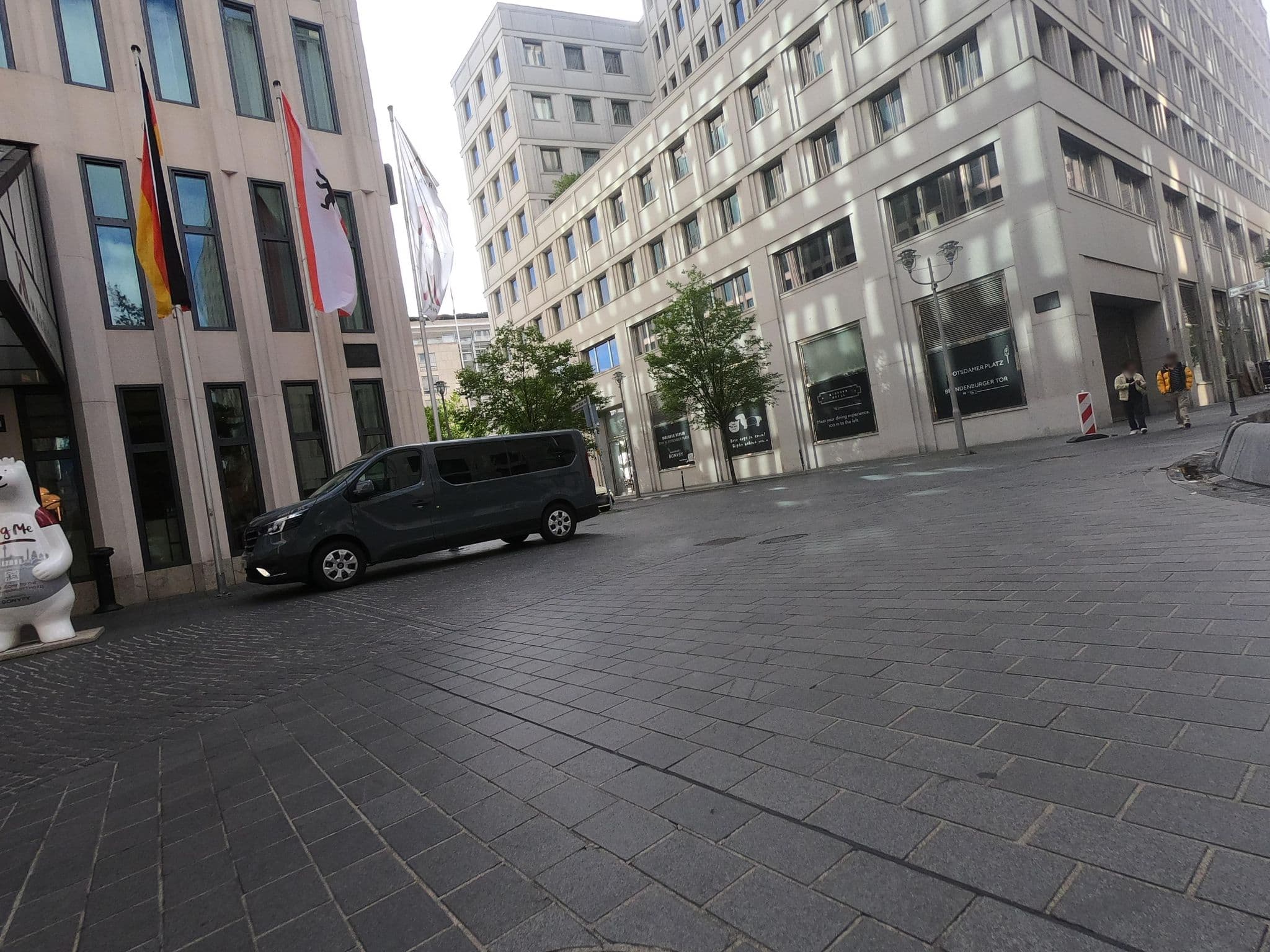 Street view near Berlin Marriott Hotel, Tiergarten — © carlheinz (CC BY-SA · Mapillary)