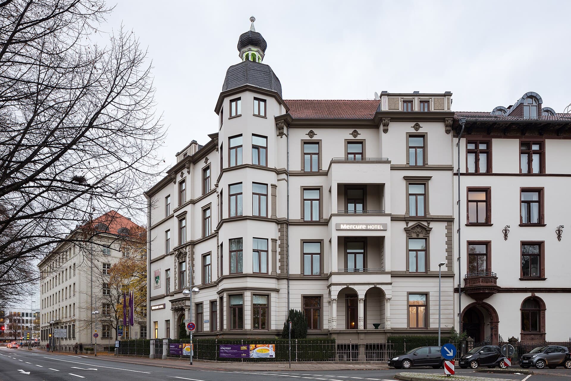 Mercure Hannover City (via Wikimedia Commons, CC BY-SA 4.0)