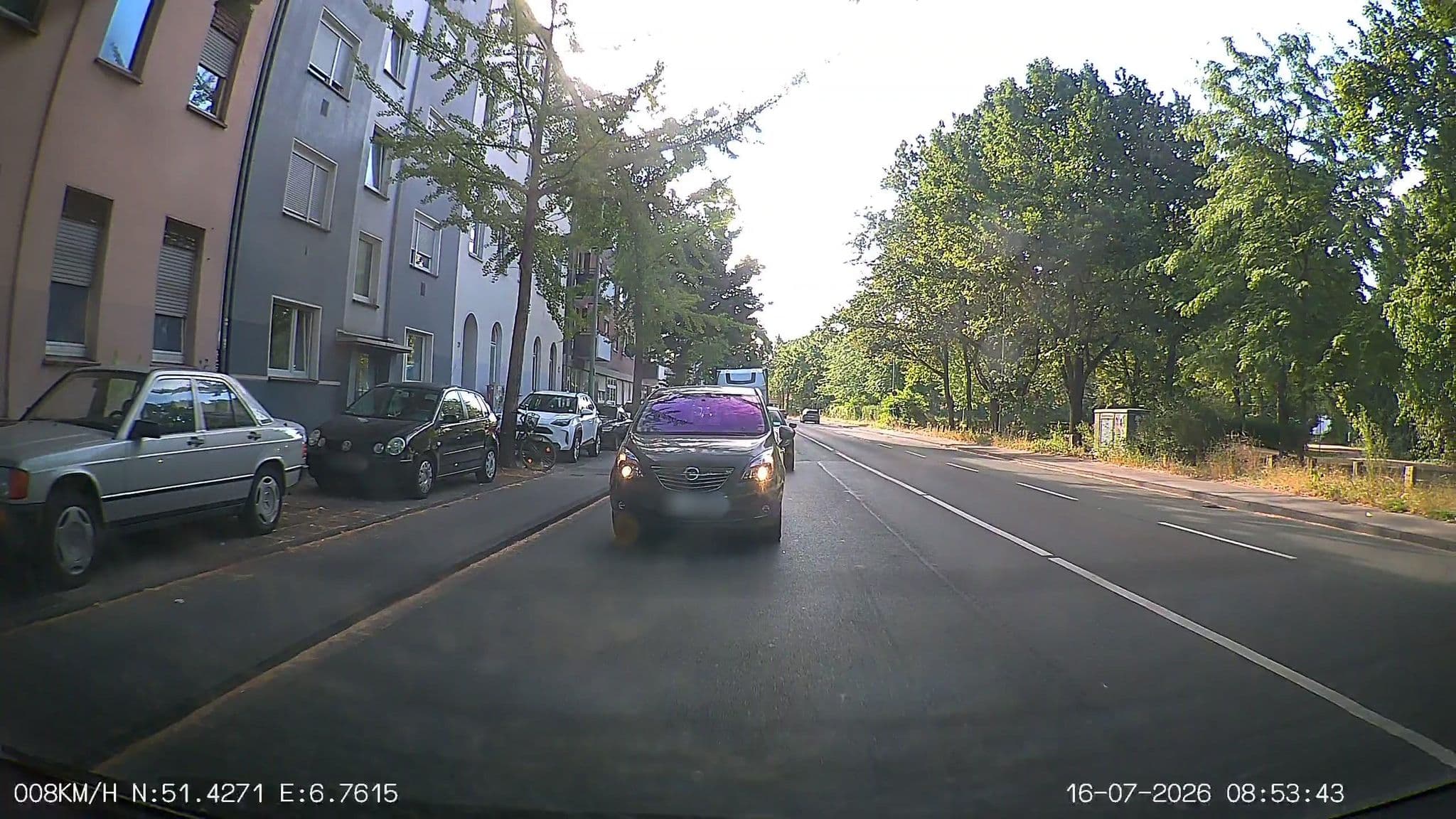 Street view near Hotel Zum Loewen, Duisburg — © heetENkoel (CC BY-SA · Mapillary)
