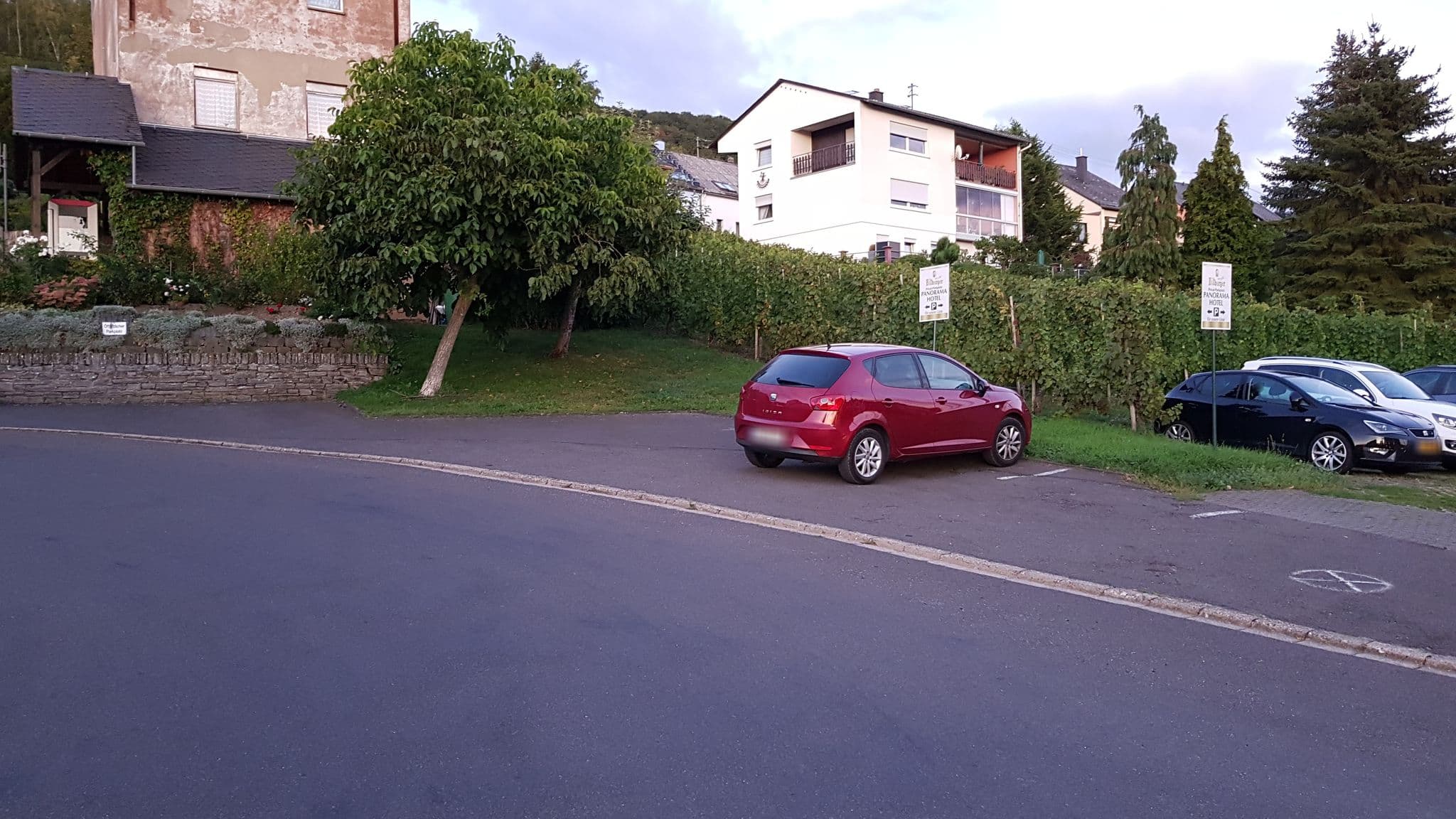 Street view near Kemmer's Hotel Panorama, Bernkastel-Kues — © Lowiekse (CC BY-SA · Mapillary)