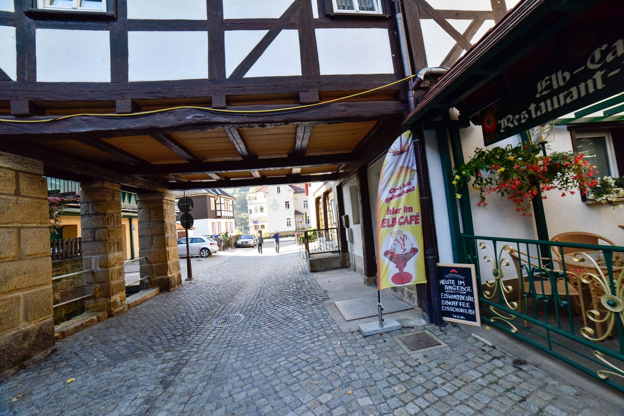Street view near Fuhrmann's Elb-Cafe, Bad Schandau — © dem1bg4 (CC BY-SA · Mapillary)