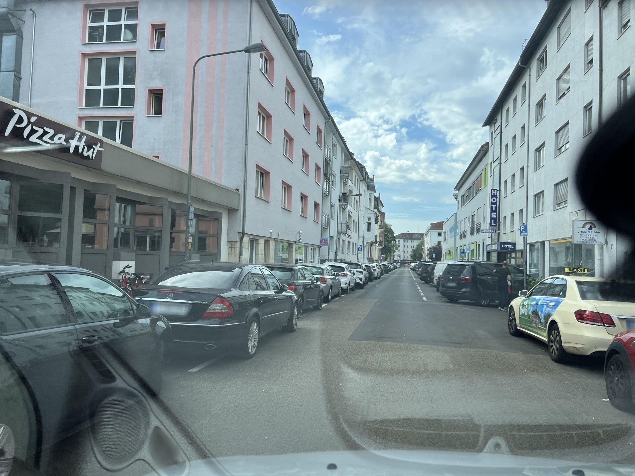 Street view near Admiral Hotel, Frankfurt am Main — © robffm (CC BY-SA · Mapillary)