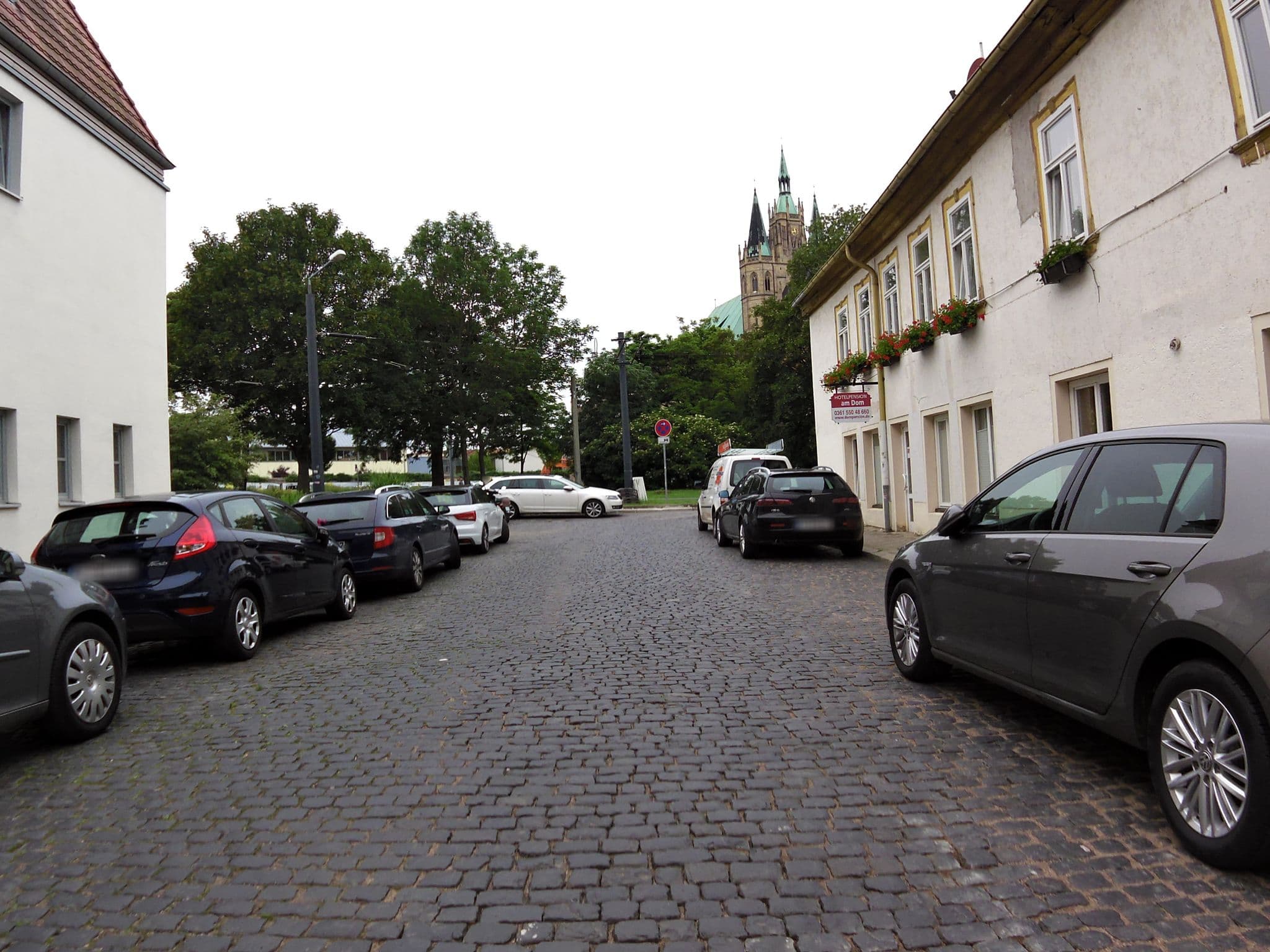 Street view near Pension am Dom, Erfurt — © zoegglmeyr (CC BY-SA · Mapillary)