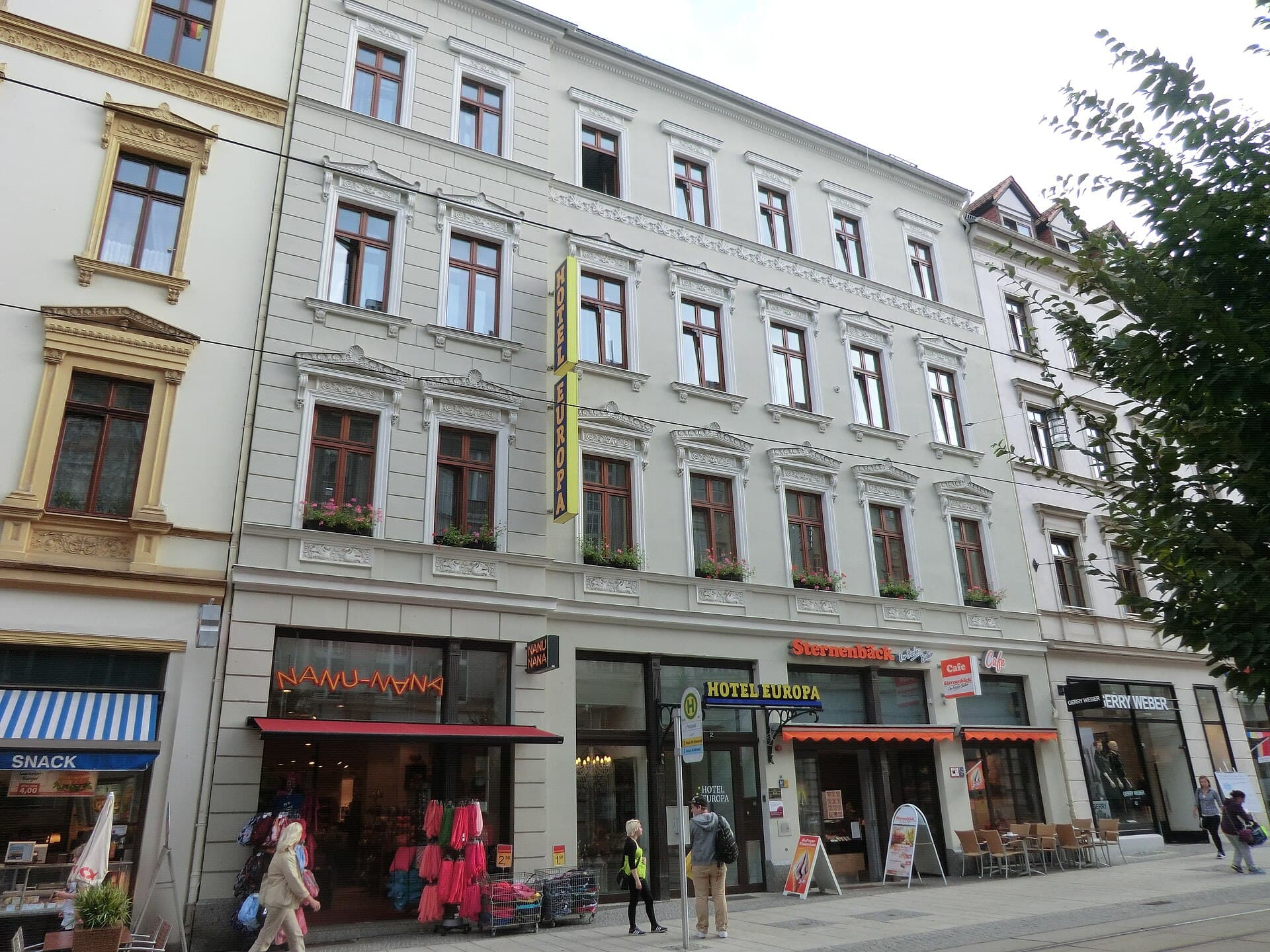 Hotel Europa (via Wikimedia Commons, CC BY-SA 3.0 de)
