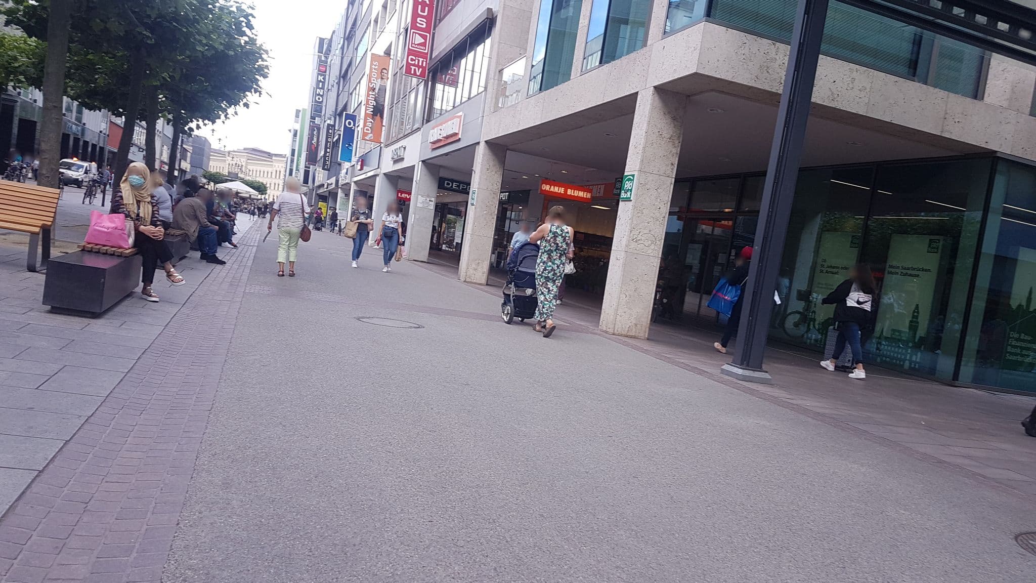 Street view near Hotel Stadt Hamburg Saarbrücken, Saarbrücken — © changchun1 (CC BY-SA · Mapillary)