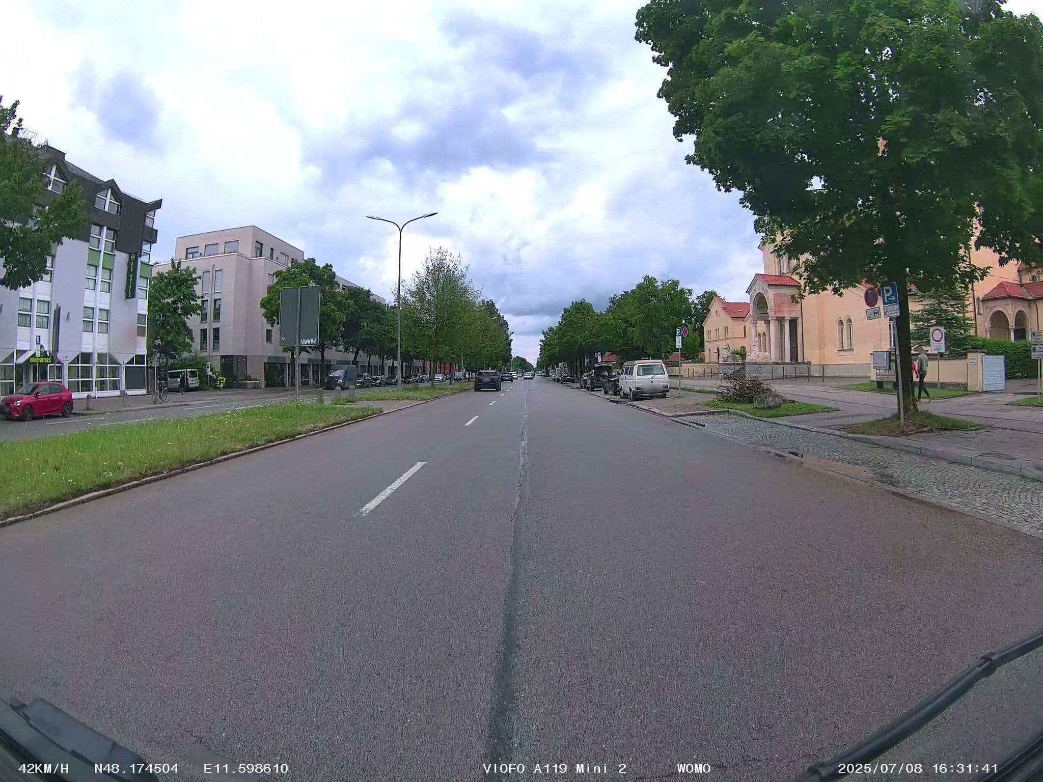 Street view near B&B Hotel, Bogenhausen — © soulcover (CC BY-SA · Mapillary)