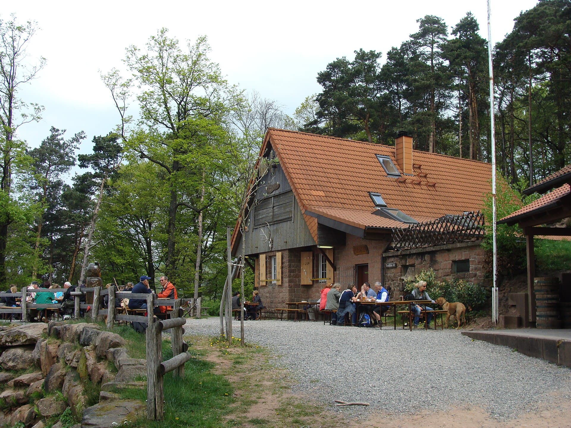 Jung-Pfalz-Hütte (via Wikimedia Commons, CC0)