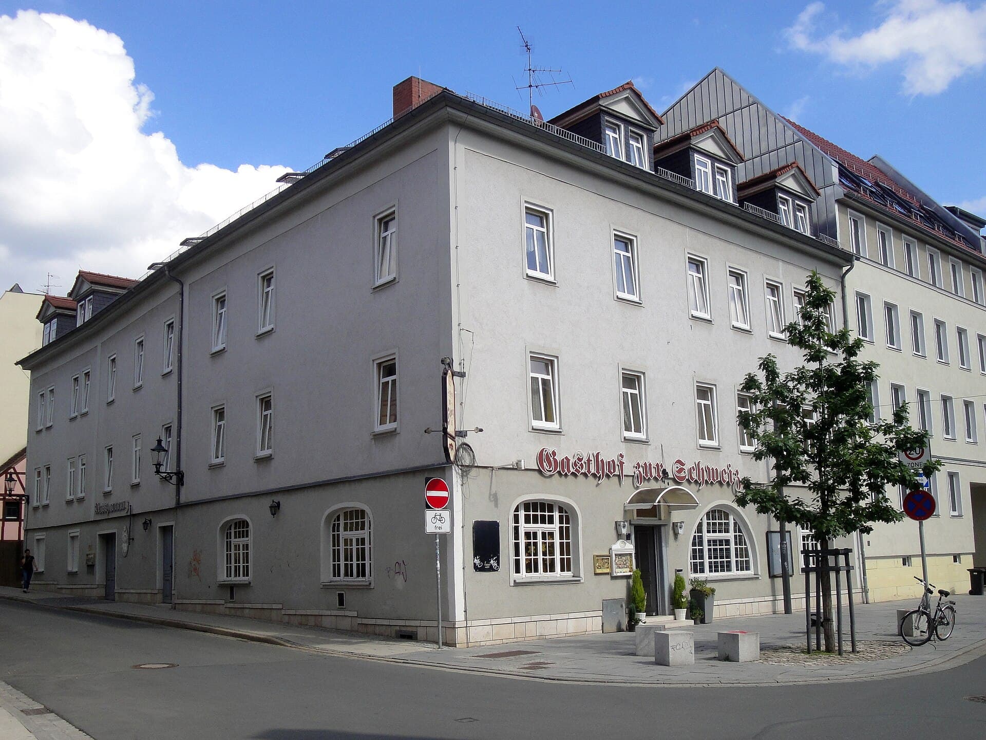 Zur Schweiz (via Wikimedia Commons, CC BY-SA 4.0)