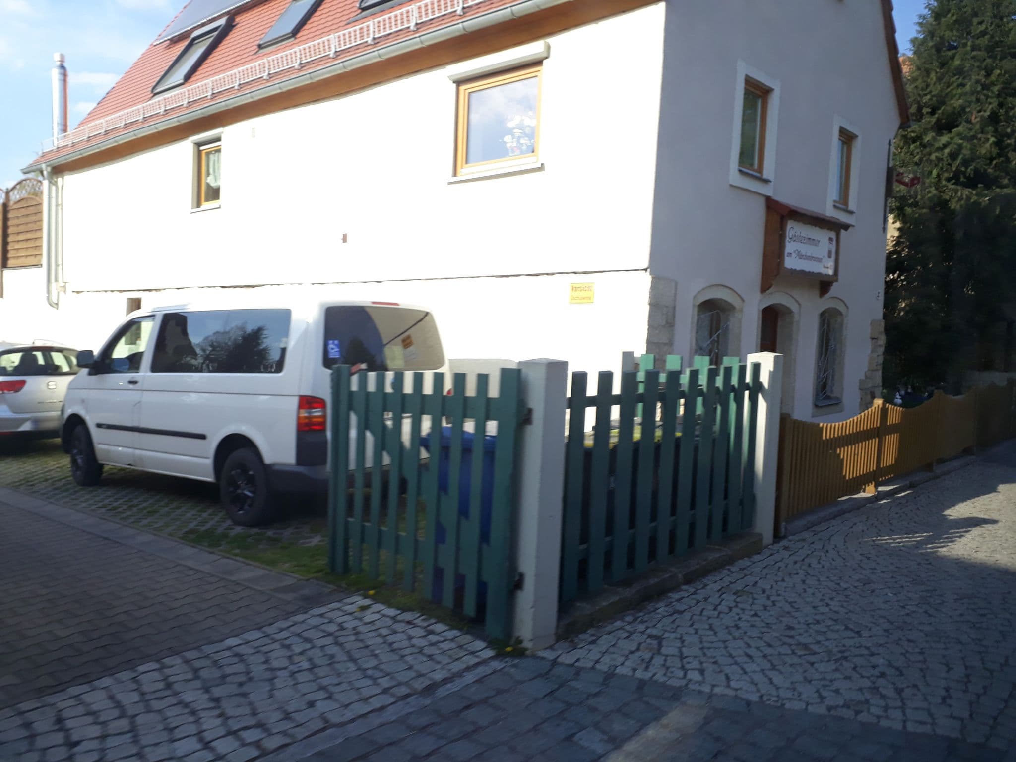 Street view near Märchenbrunnen, Leuben — © ntl97 (CC BY-SA · Mapillary)