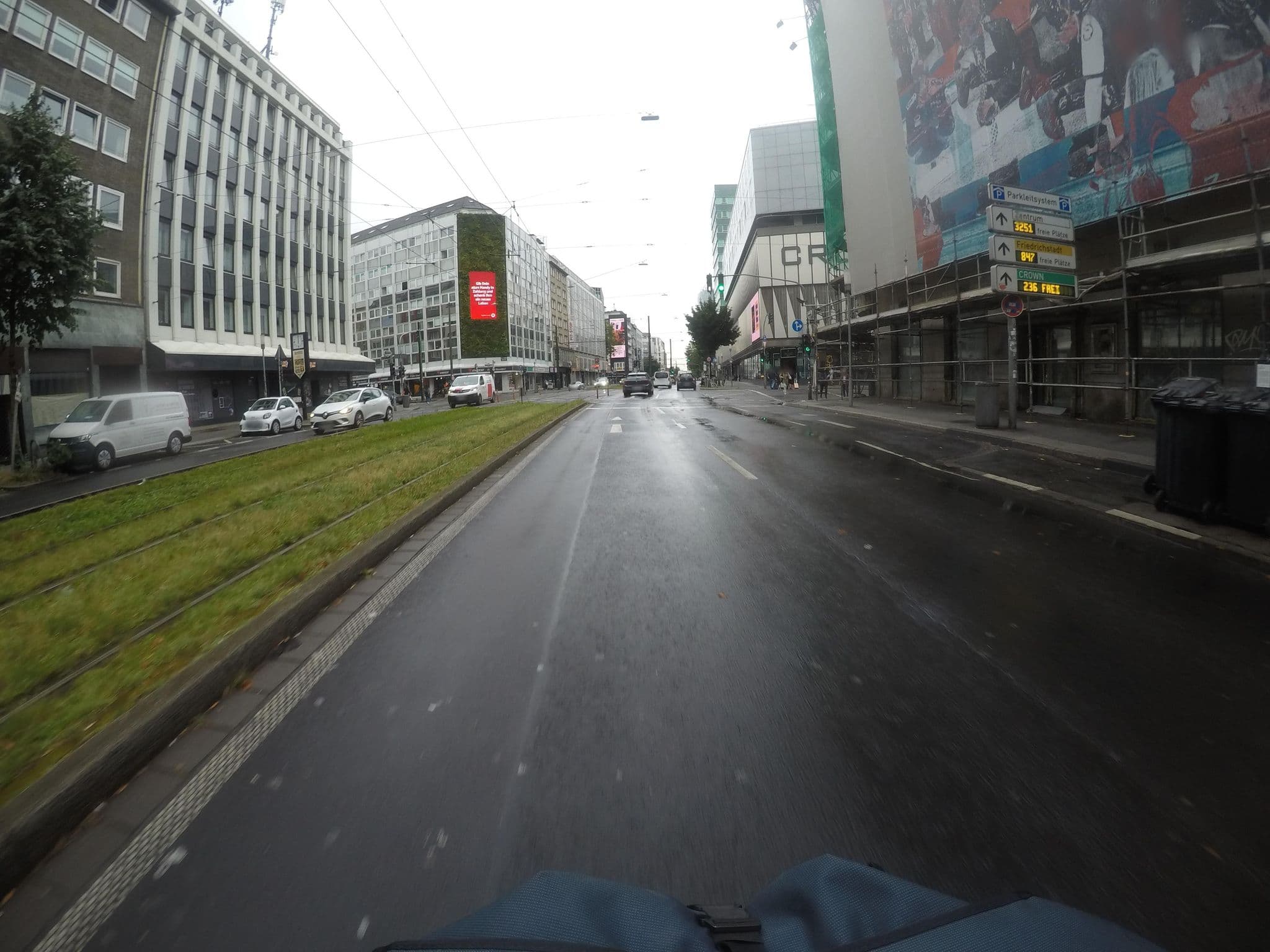 Street view near Stage 47, Düsseldorf — © mfa (CC BY-SA · Mapillary)