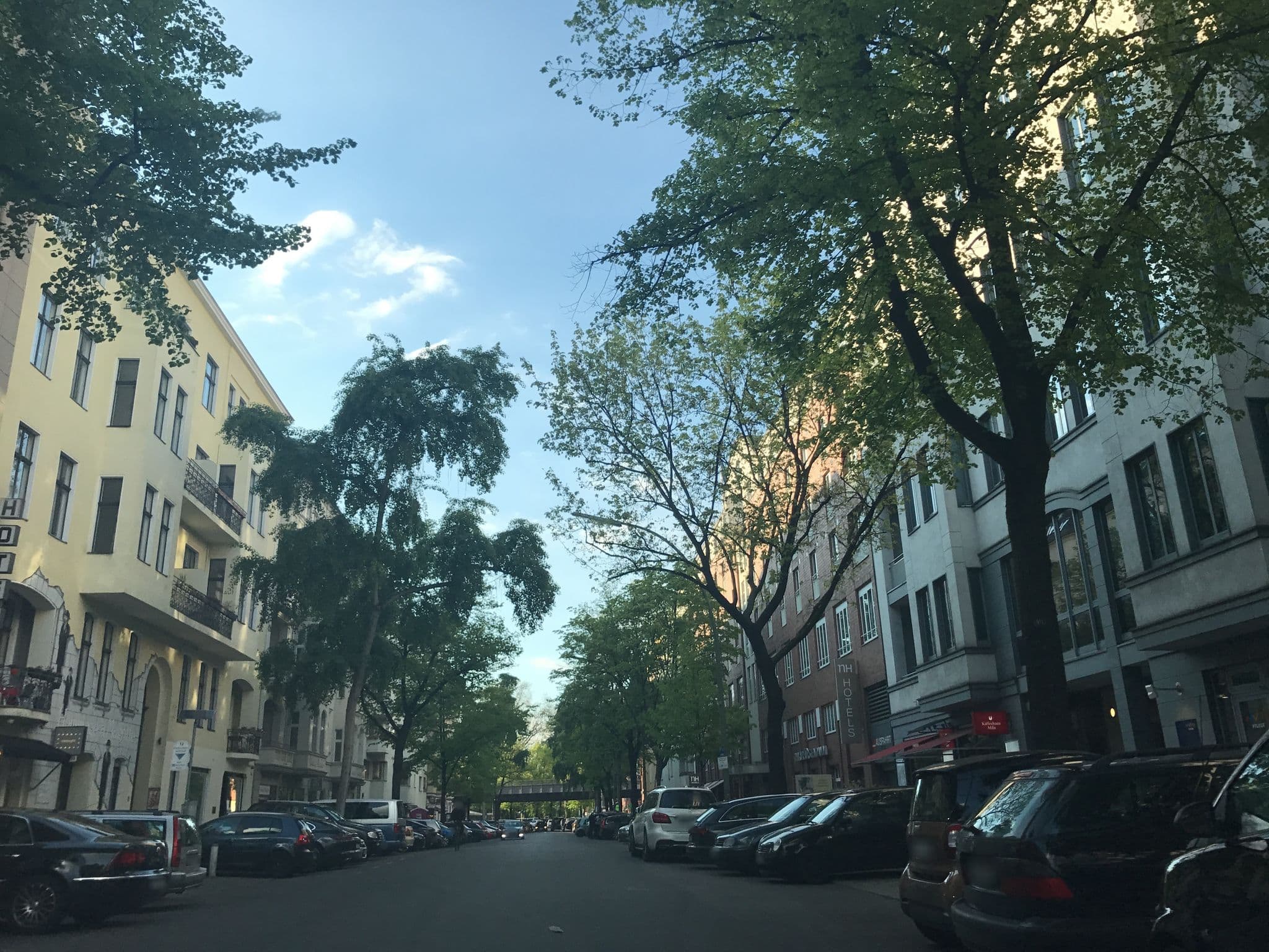 Street view near Hecker's Hotel, Schöneberg — © tb4711 (CC BY-SA · Mapillary)