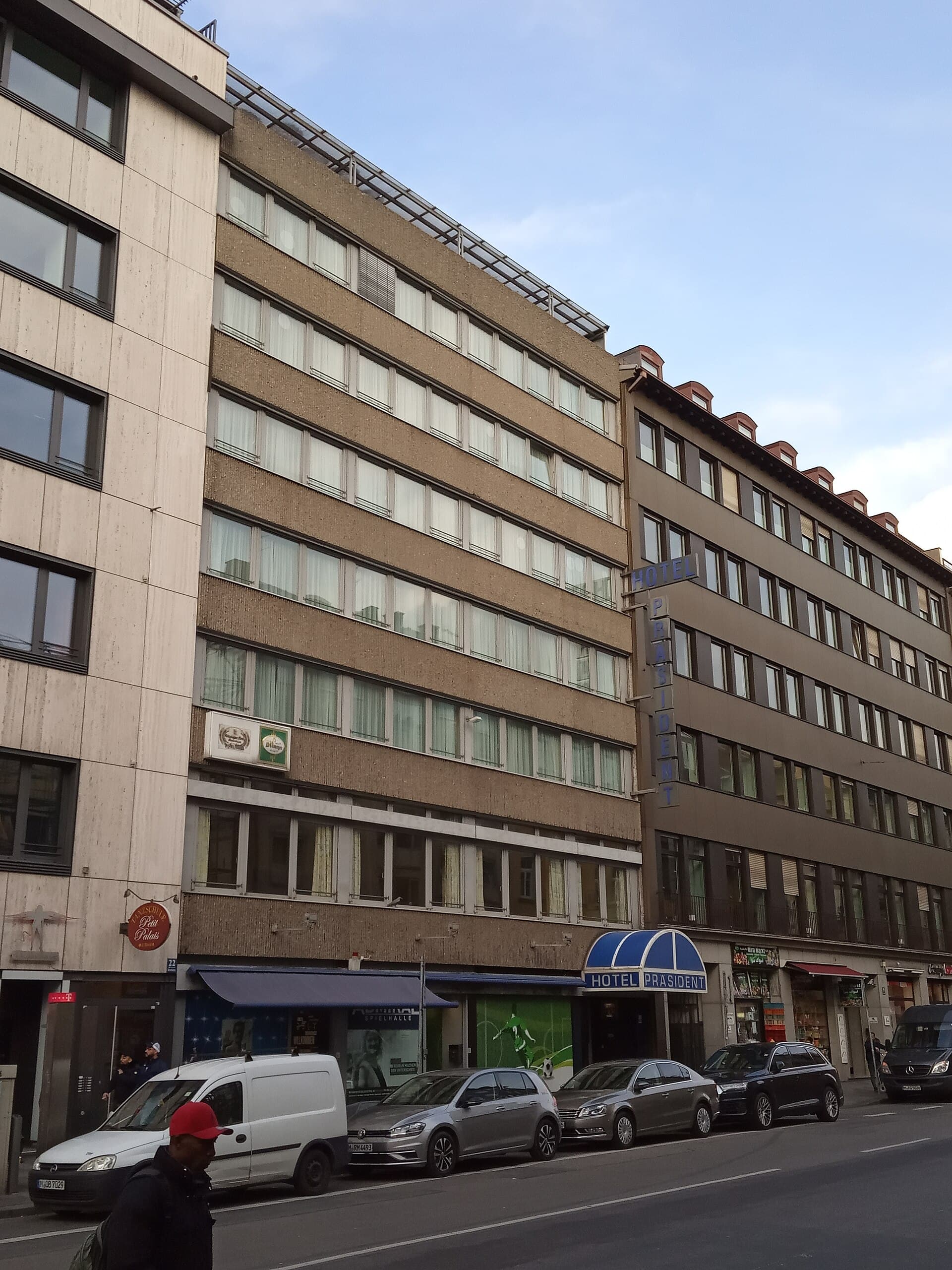 Hotel Präsident (via Wikimedia Commons, CC BY-SA 3.0)