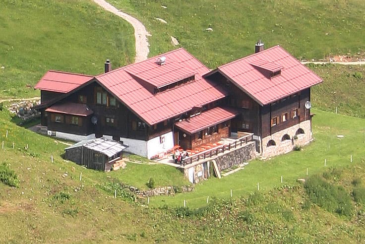 Schwarzwasserhütte (via Wikimedia Commons, CC BY-SA 3.0)
