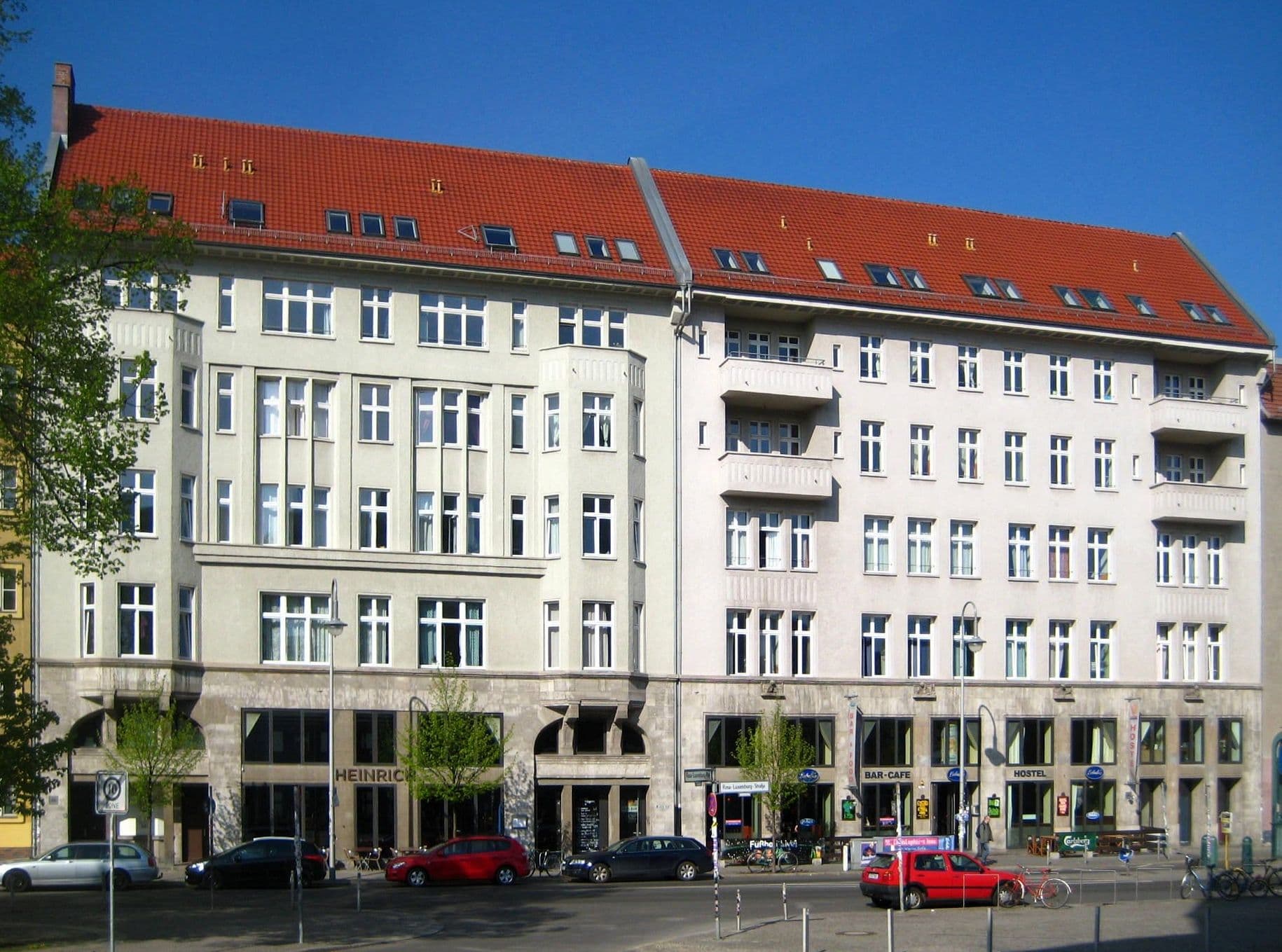St Christopher's Inn Berlin - Alexanderplatz (via Wikimedia Commons, CC BY-SA 3.0)