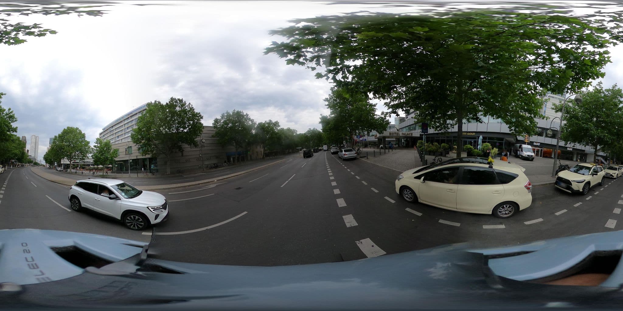 Street view near Palace Berlin, Schöneberg — © radinfra (CC BY-SA · Mapillary)