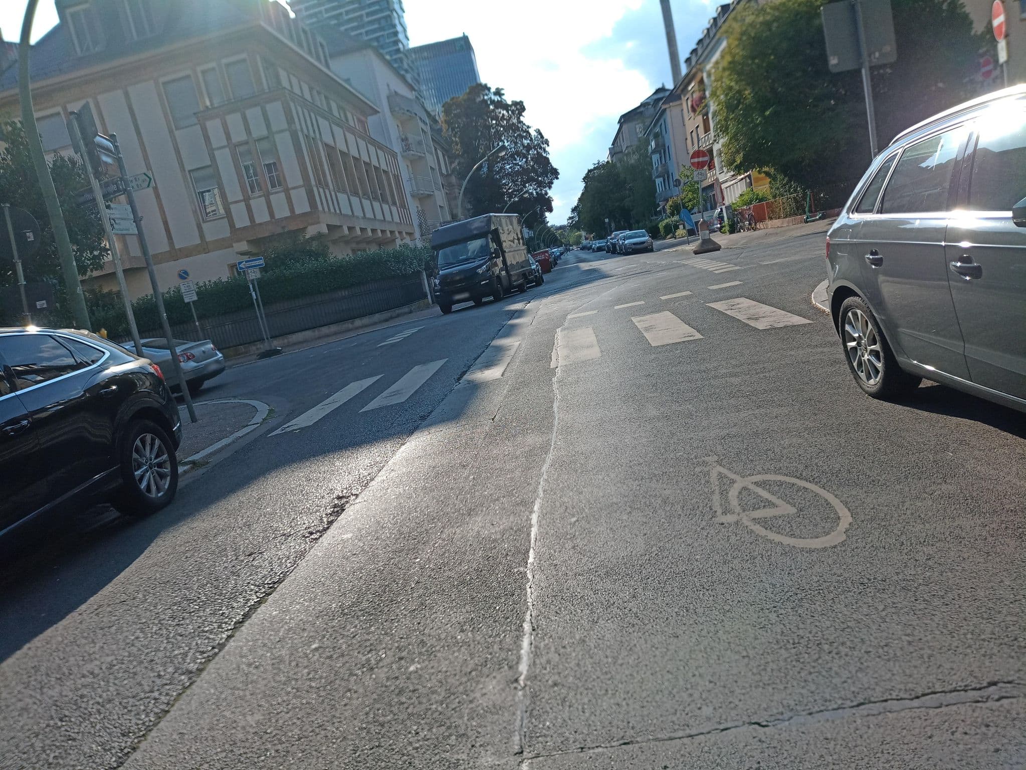 Street view near Hotel Beethoven, Frankfurt am Main — © sungedoul (CC BY-SA · Mapillary)