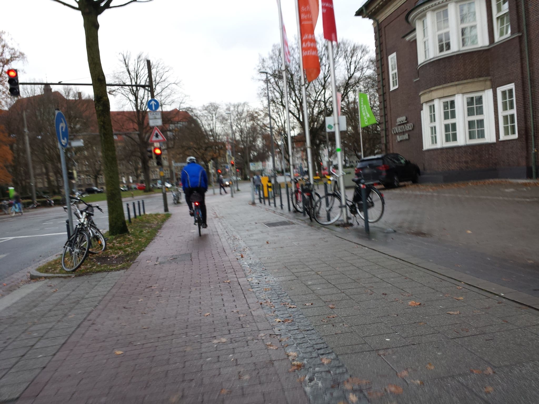 Street view near Courtyard by Marriott, Bremen — © hubert87 (CC BY-SA · Mapillary)