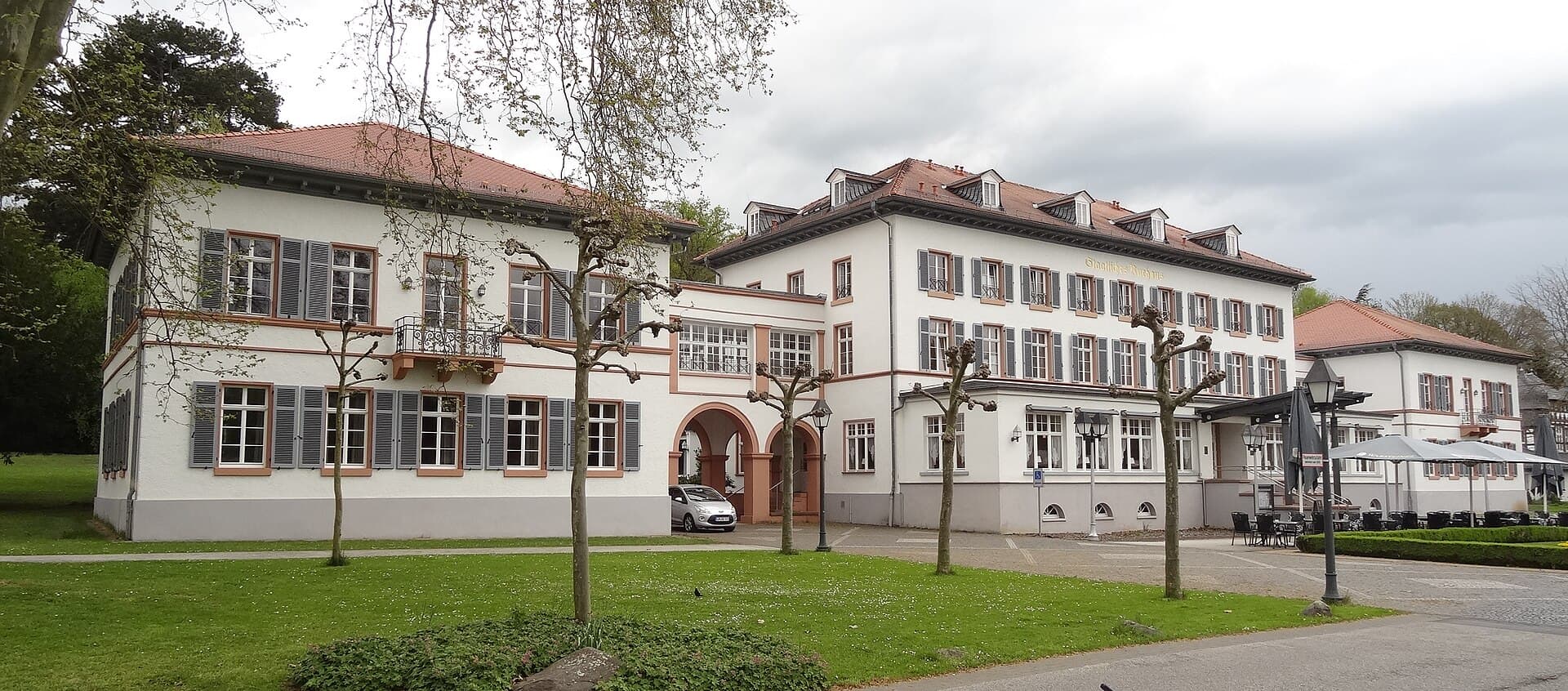 Kurhaushotel Bad Salzhausen (via Wikimedia Commons, CC BY-SA 4.0)
