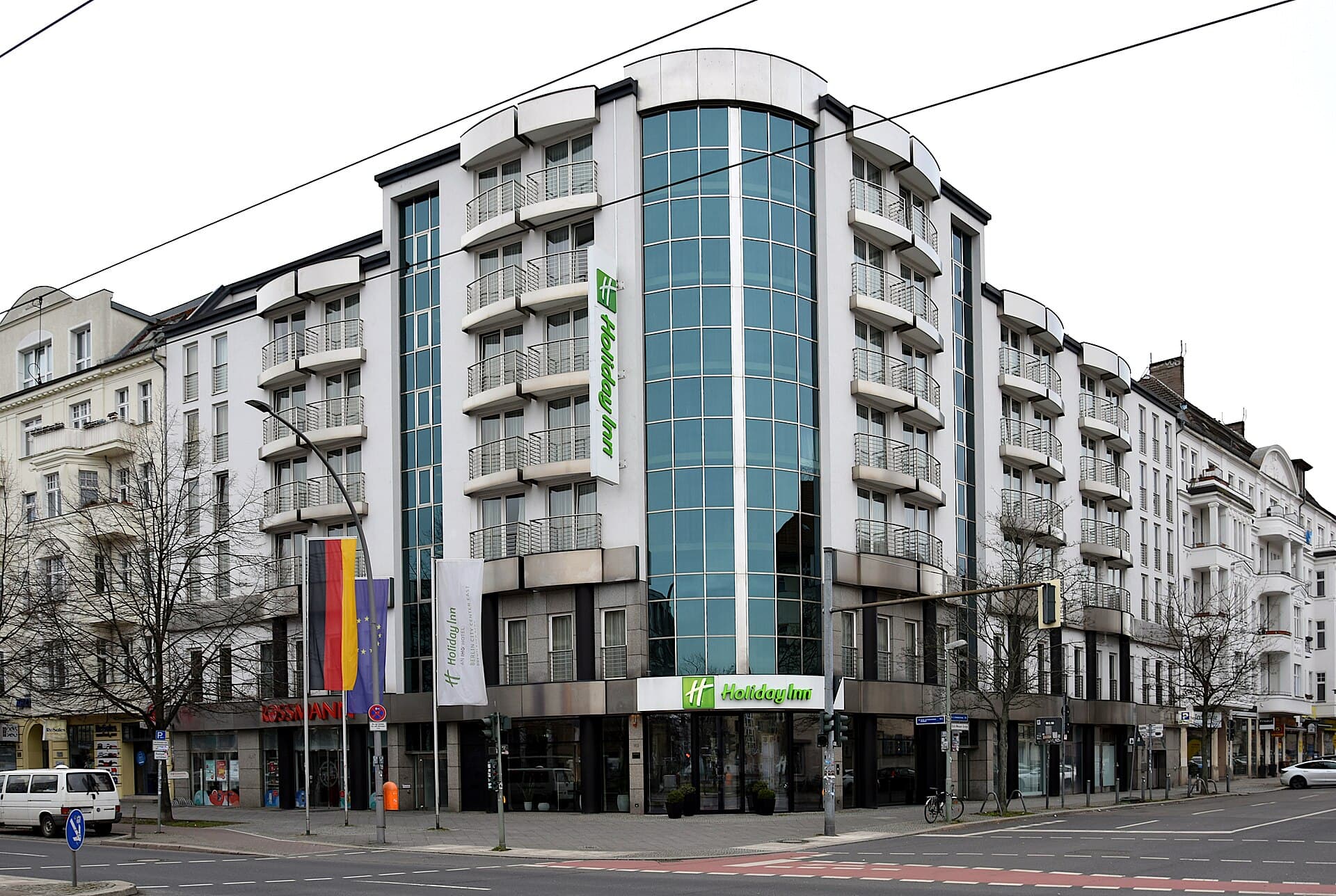 Holiday Inn Berlin City Center East - Prenzlauer Allee (via Wikimedia Commons, CC0)