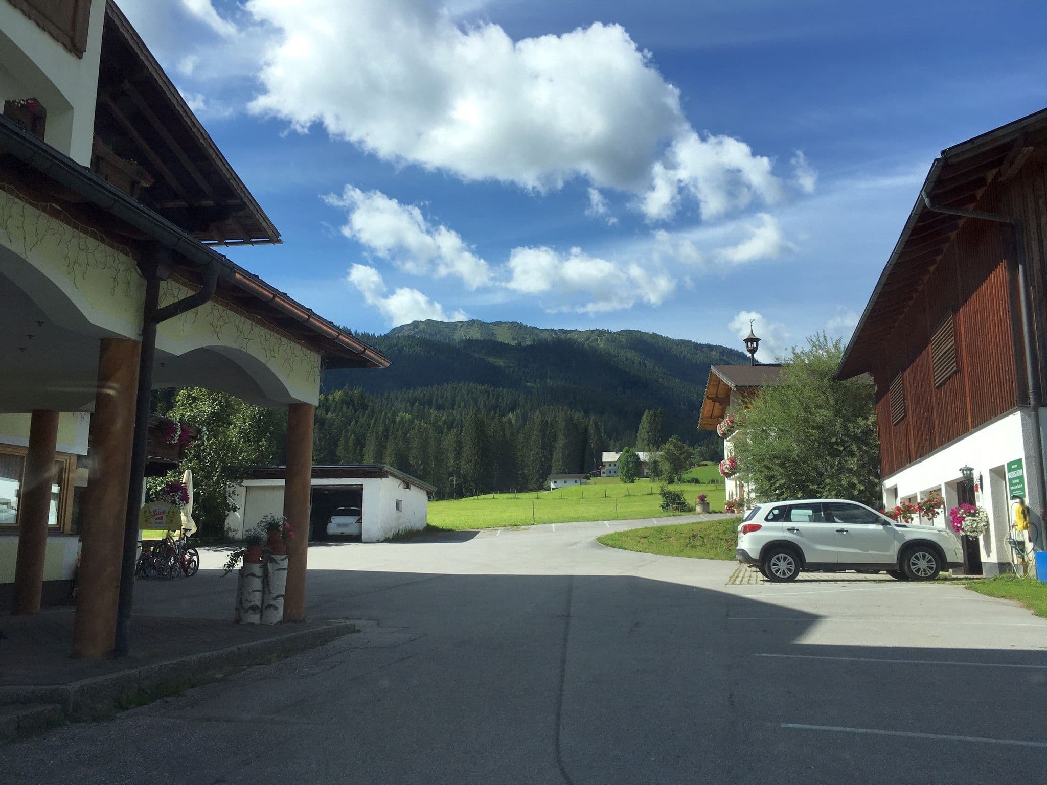 Street view near Berghotel Lämmerhof, St. Martin of Tennengebirge — © istefanos (CC BY-SA · Mapillary)
