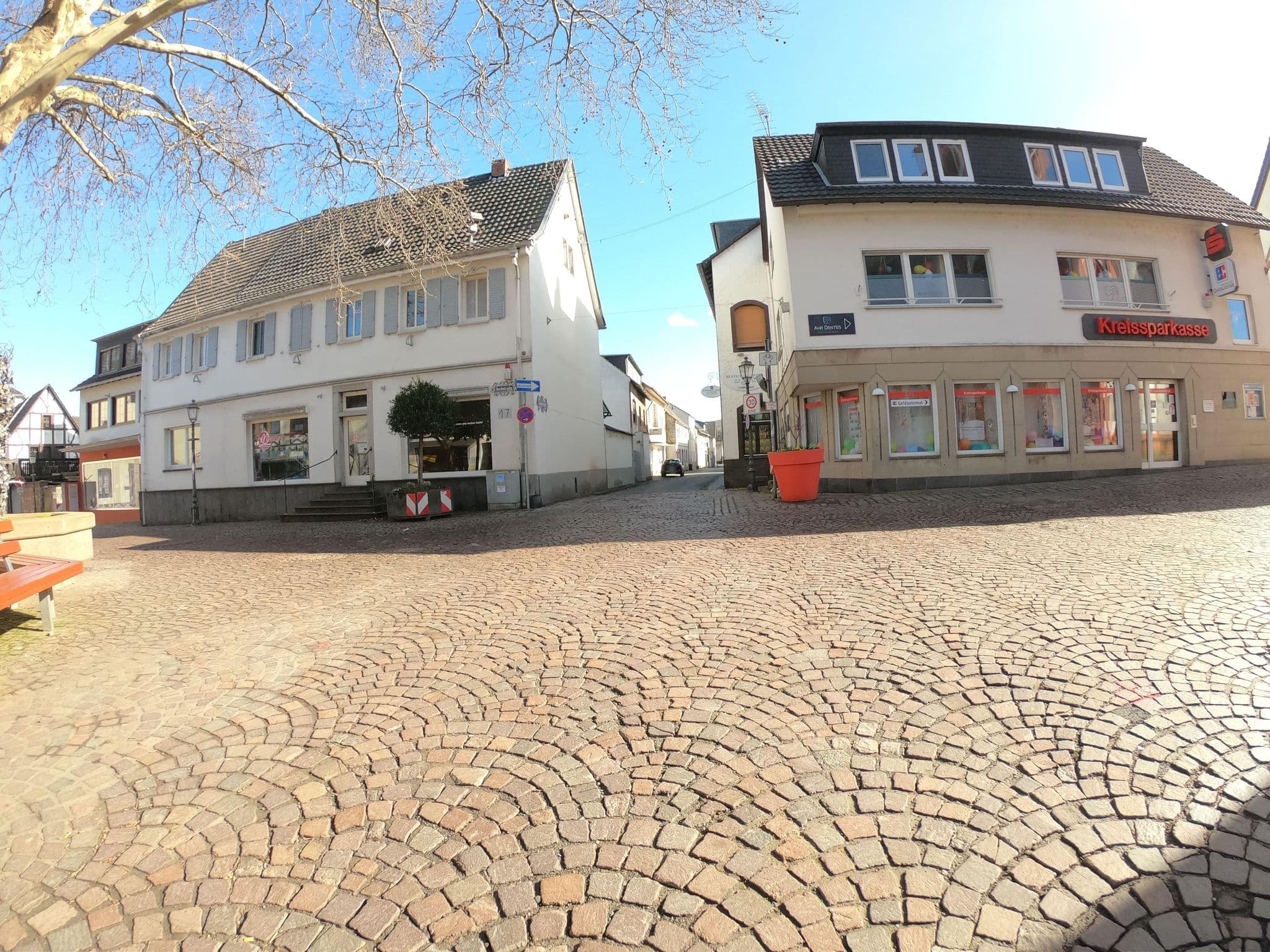 Street view near Hotel zum Stern, Bad Neuenahr-Ahrweiler — © bernd1960 (CC BY-SA · Mapillary)
