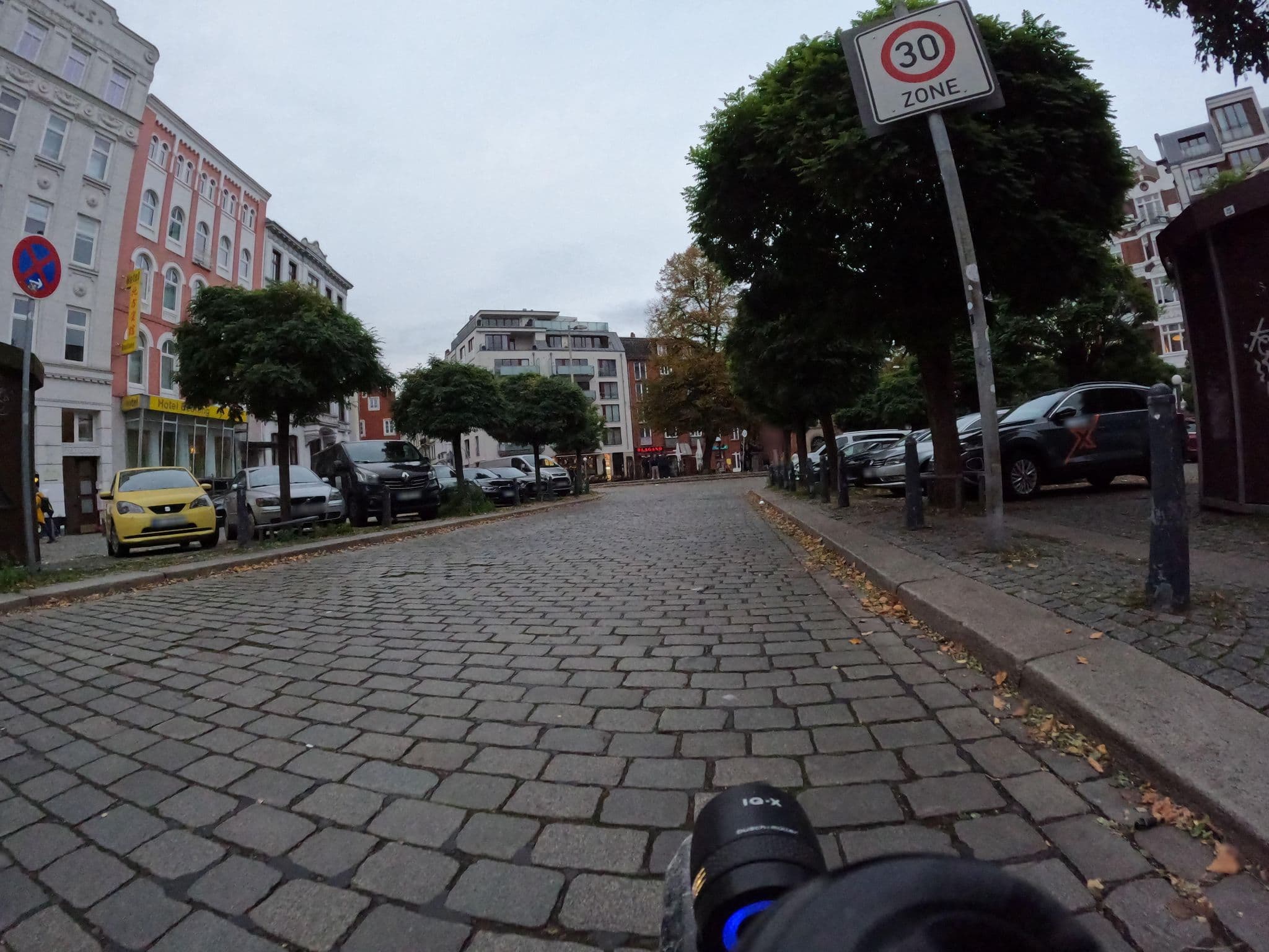 Street view near Bee Fang, St. Georg — © mjay (CC BY-SA · Mapillary)