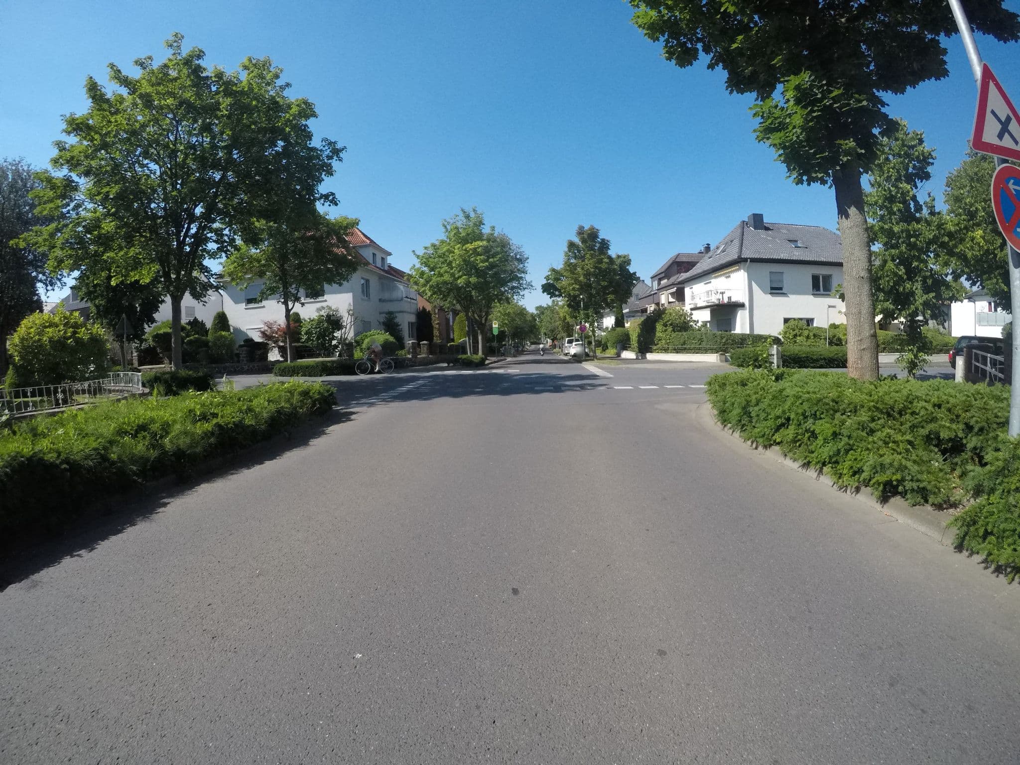 Street view near Haus Steinmann, Bad Oeynhausen — © mapiman (CC BY-SA · Mapillary)