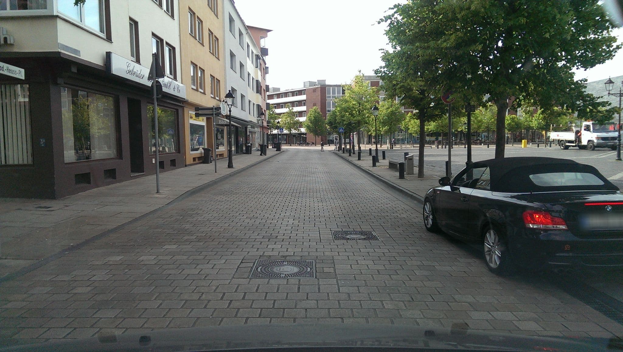 Street view near Nordsee Hotel, Bremerhaven — © bufonto (CC BY-SA · Mapillary)