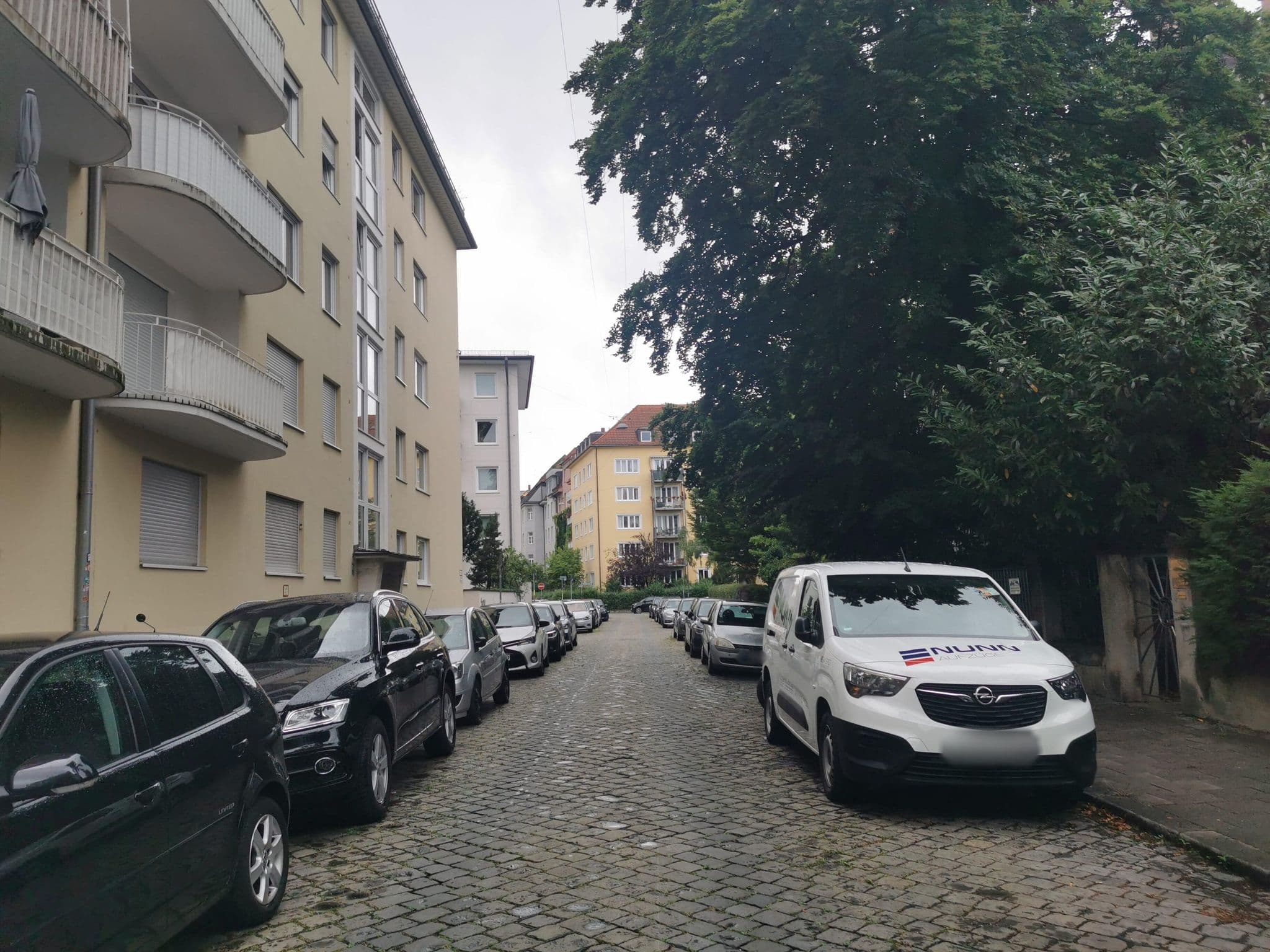 Street view near Doria Am Leopoldpark, Munich