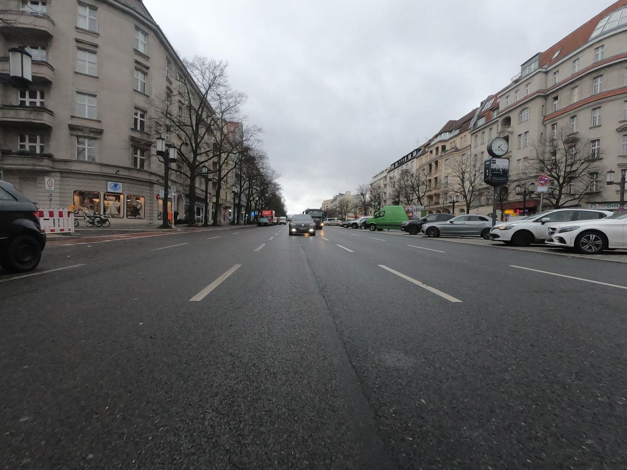 Street view near Hotel Amelie, Charlottenburg — © carlheinz (CC BY-SA · Mapillary)