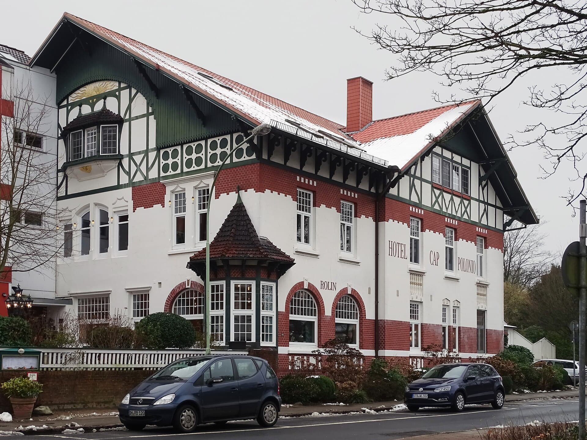 Hotel Cap Polonio (via Wikimedia Commons, CC BY-SA 3.0)