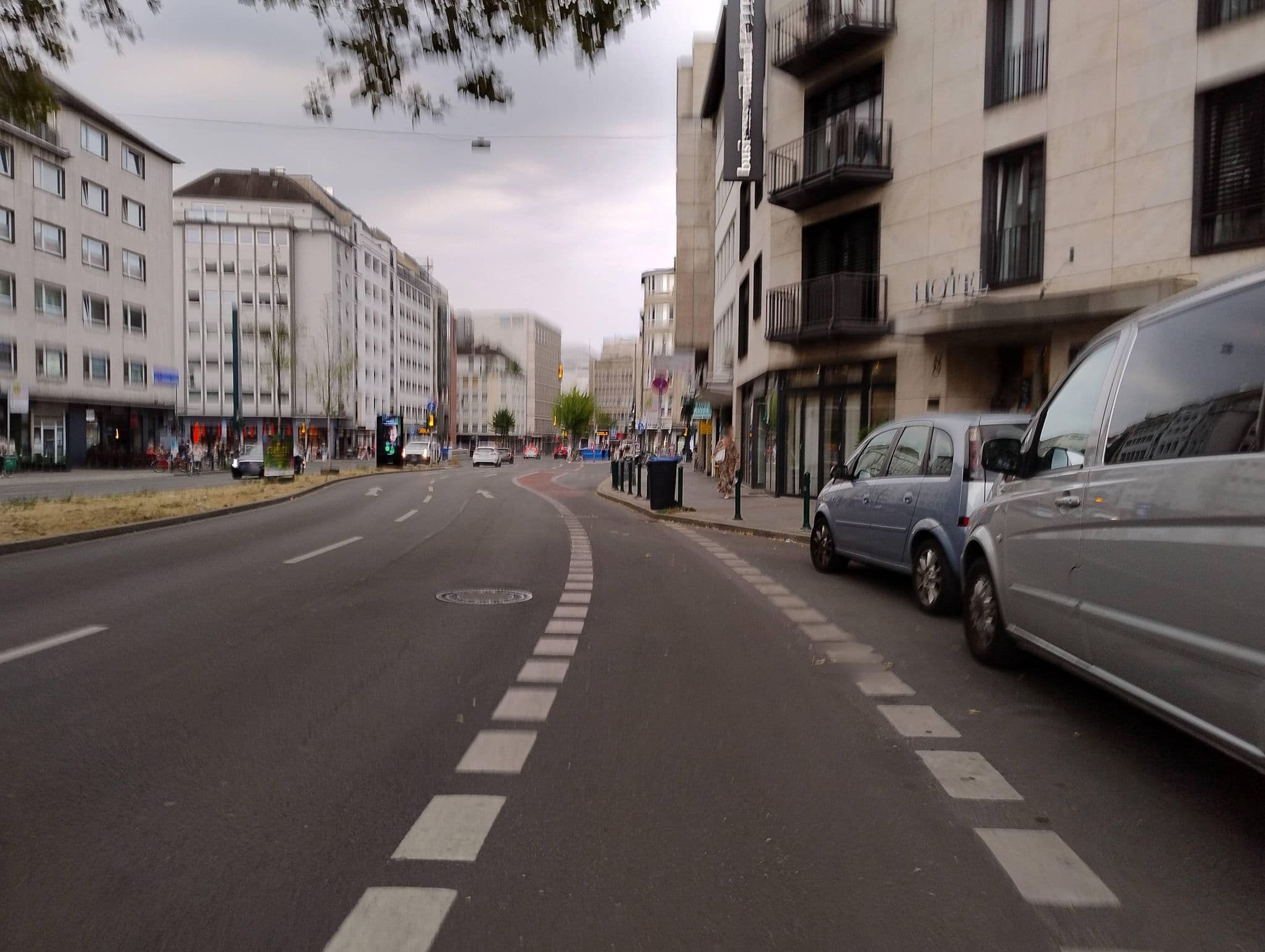 Street view near Wieland, Düsseldorf-Pempelfort — © polyglot (CC BY-SA · Mapillary)