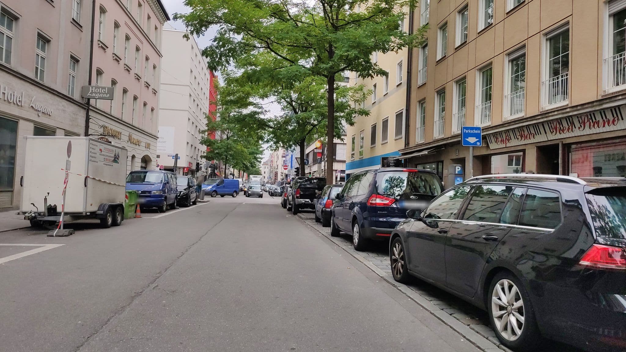 Street view near Nom, Munich