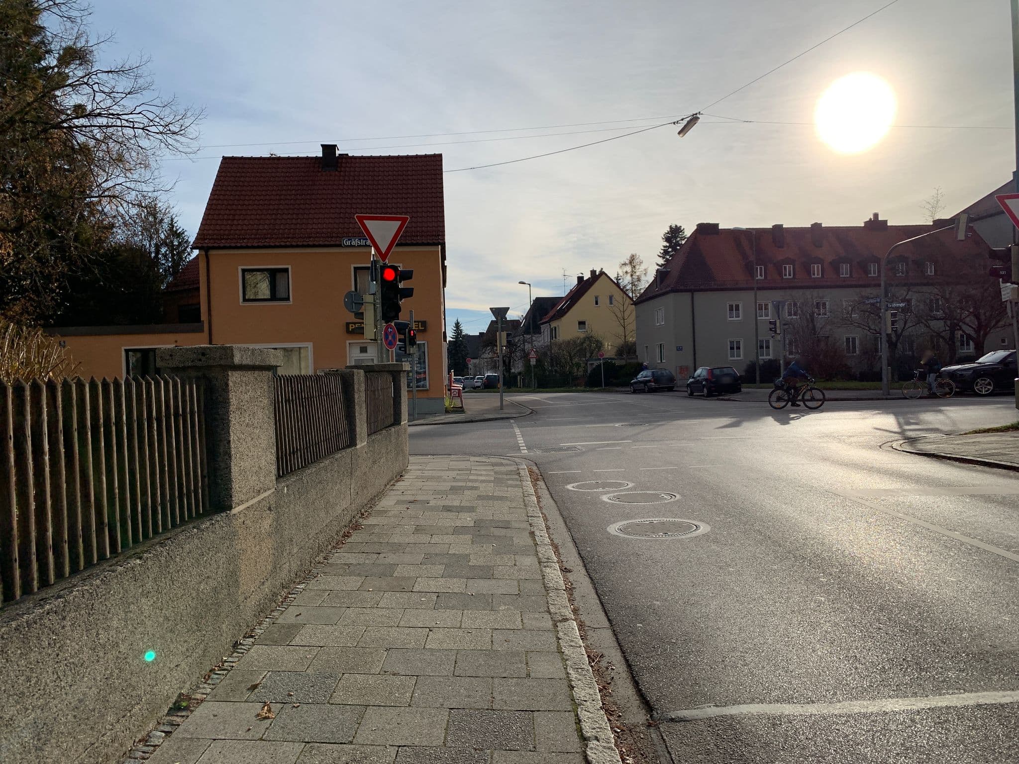 Street view near Amsel, Pasing — © robot8a (CC BY-SA · Mapillary)