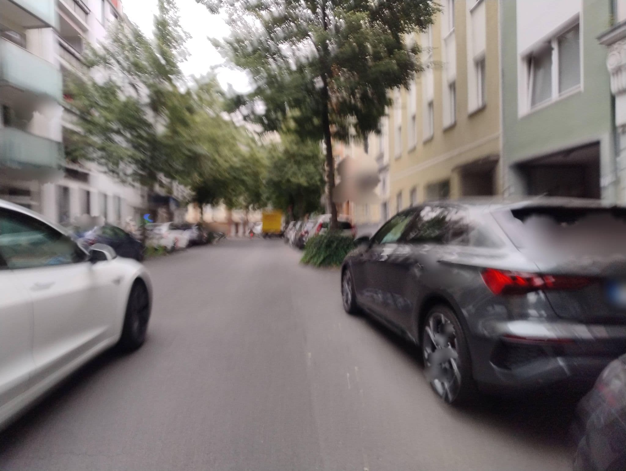 Street view near Burns, Düsseldorf — © polyglot (CC BY-SA · Mapillary)