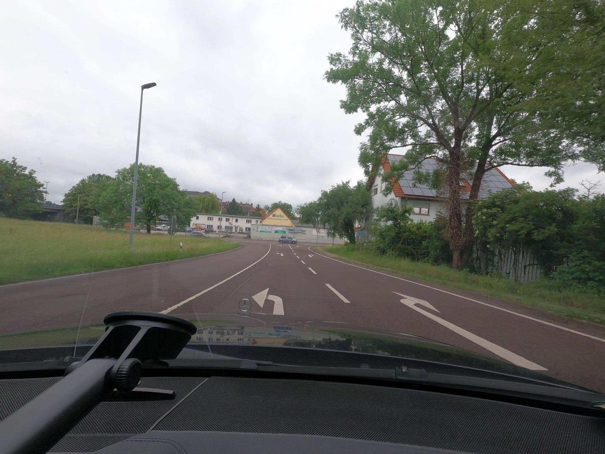 Street view near Hotel am Ring, Magdeburg — © saschahaberkorn (CC BY-SA · Mapillary)