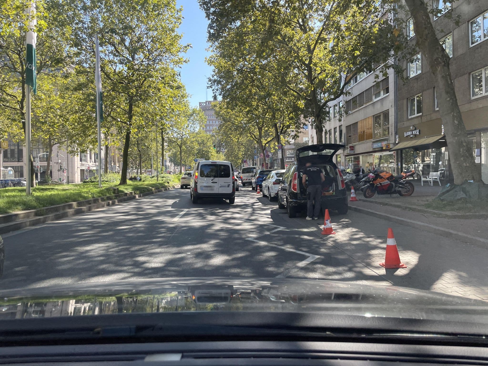 Street view near Neues Hotel an der Oper, Düsseldorf — © endradon (CC BY-SA · Mapillary)