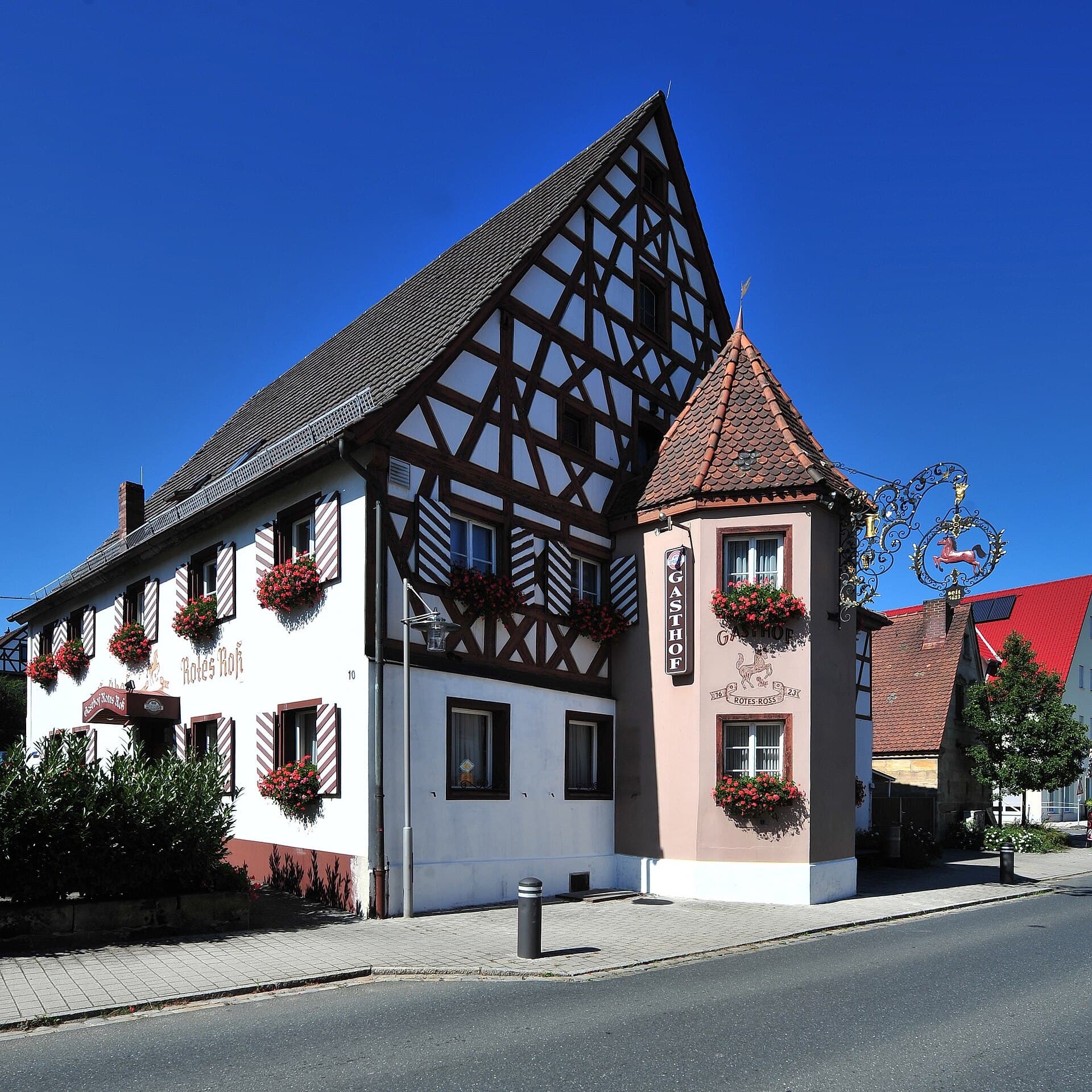 Rotes Roß (via Wikimedia Commons, CC BY-SA 3.0 at)